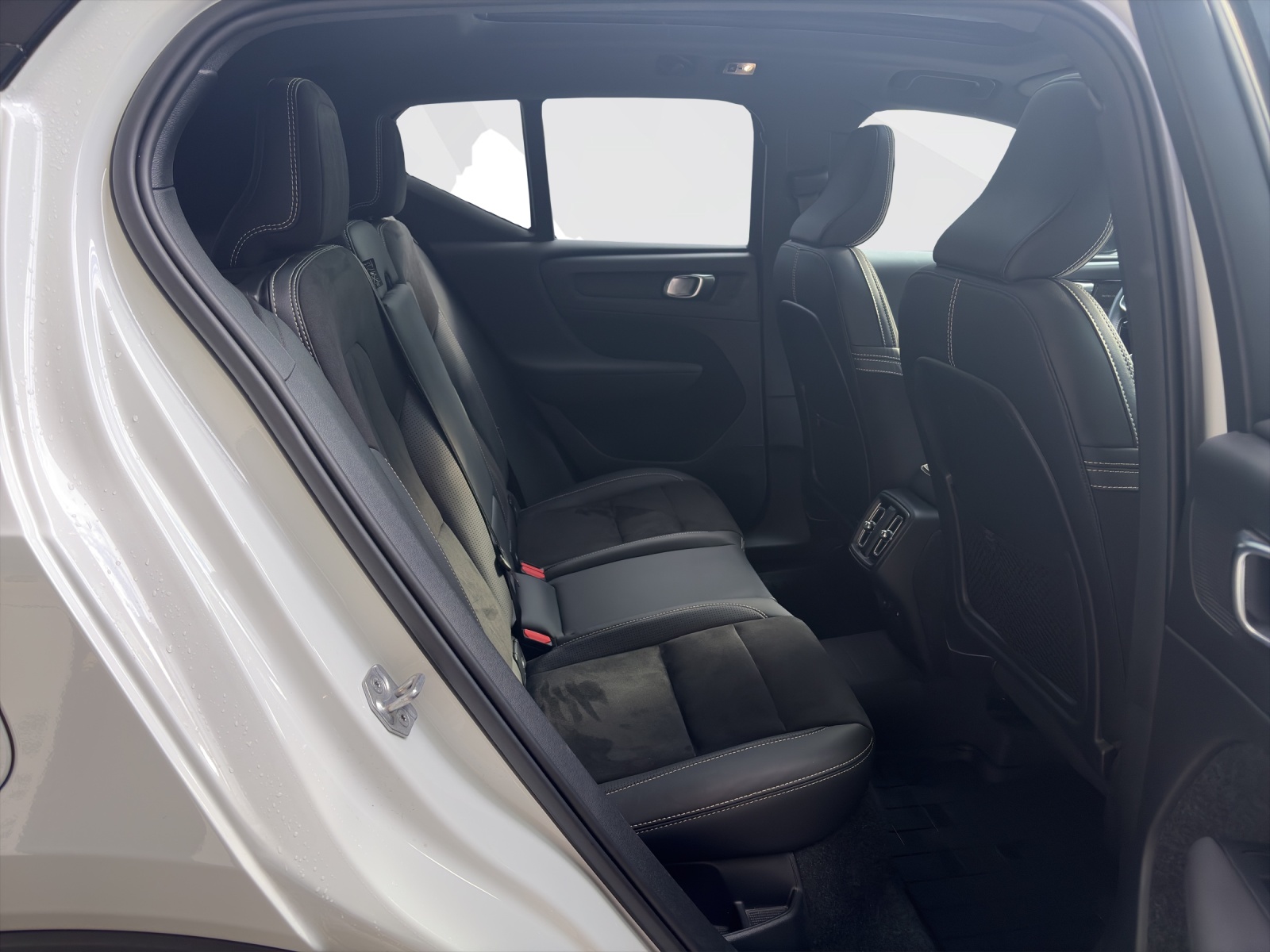 VOLVO XC40 2.0 B5 MH R-Design AWD-image-20