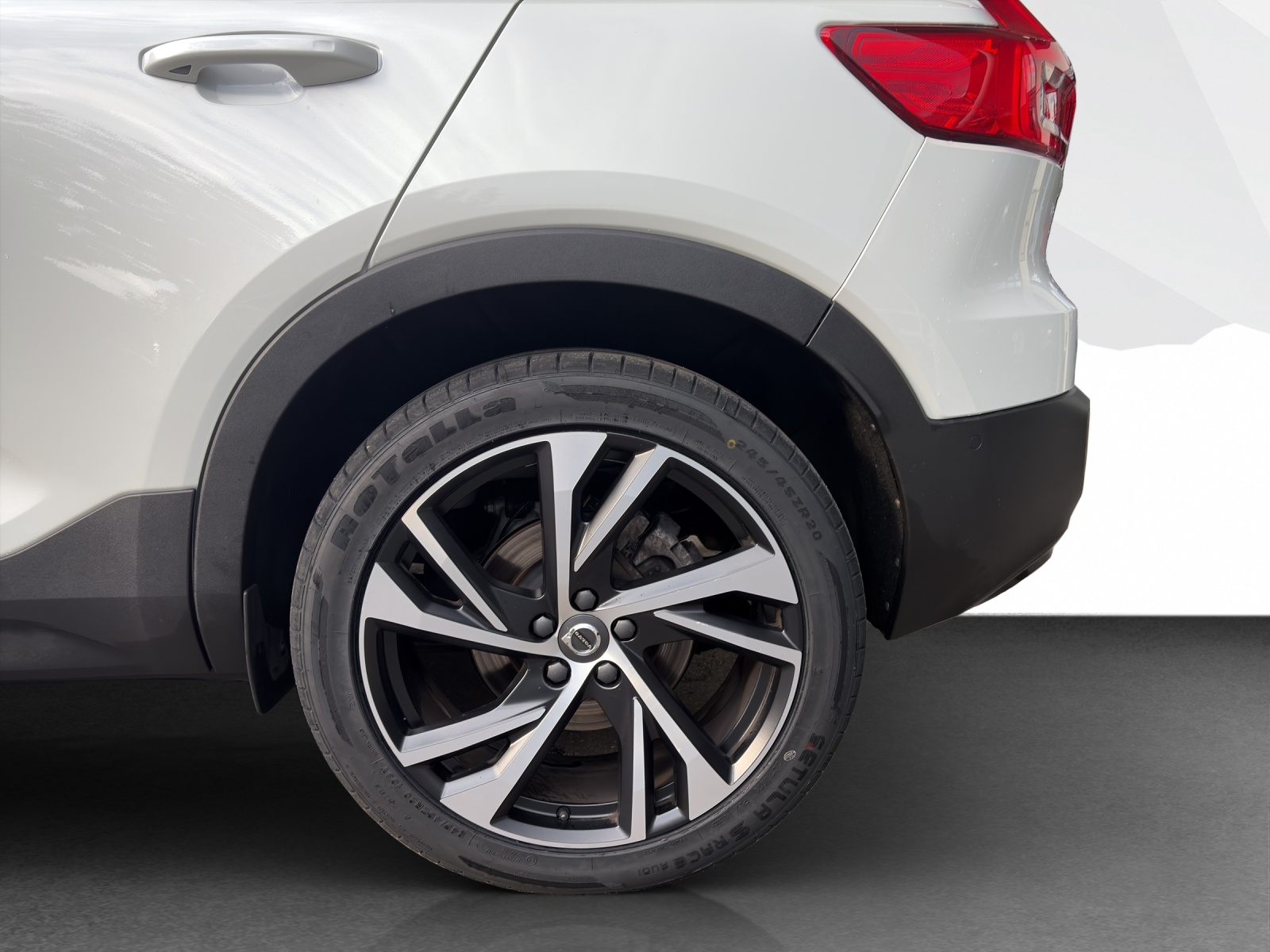 VOLVO XC40 2.0 B5 MH R-Design AWD-image-22