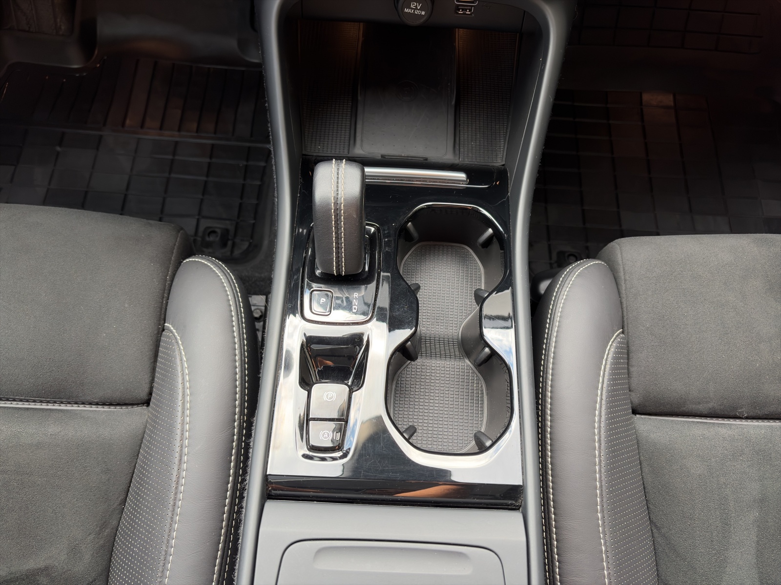 VOLVO XC40 2.0 B5 MH R-Design AWD-image-14