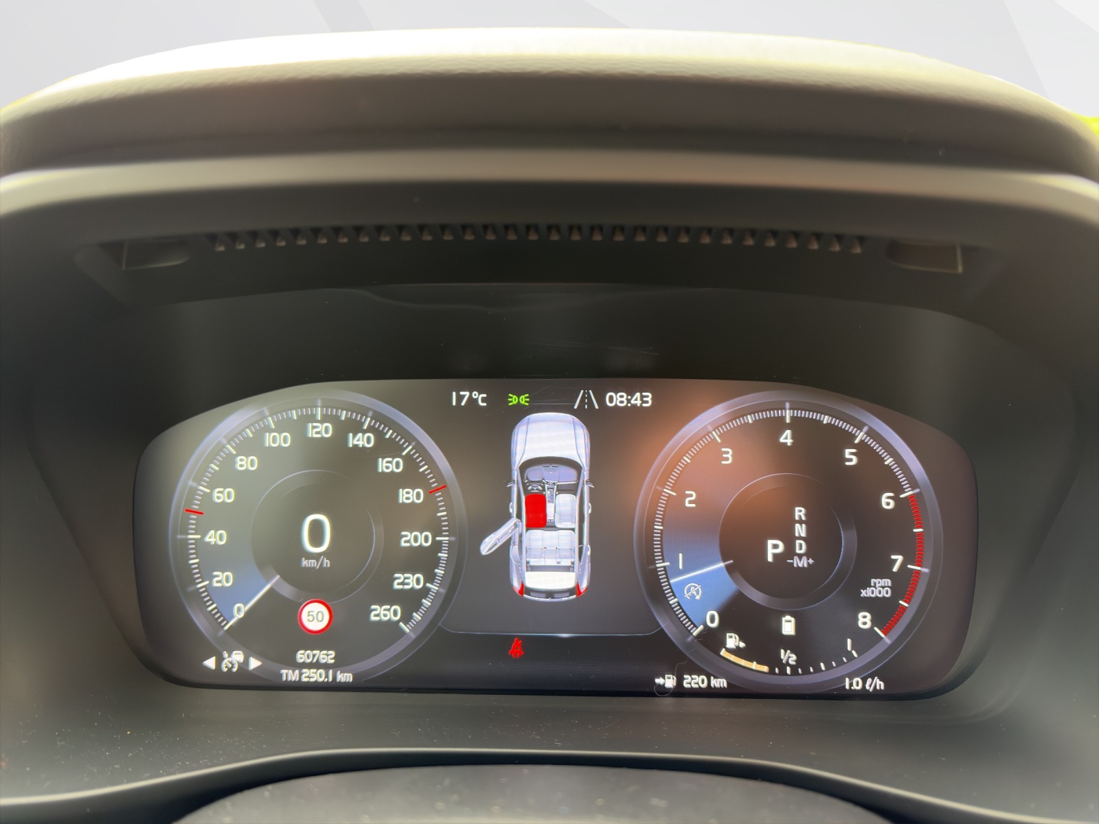 VOLVO XC40 2.0 B5 MH R-Design AWD-image-12