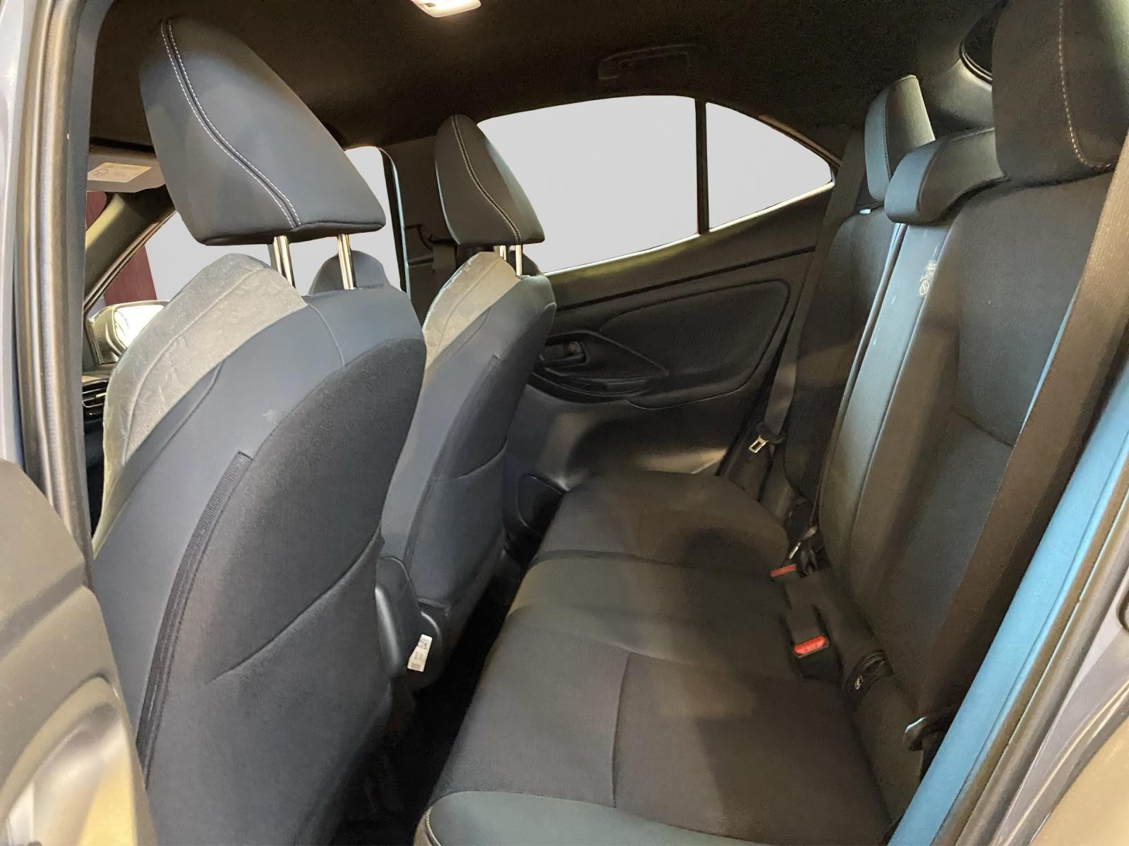 TOYOTA Yaris Cross 1.5 VVT-i HSD Premium AWD-i-image-8