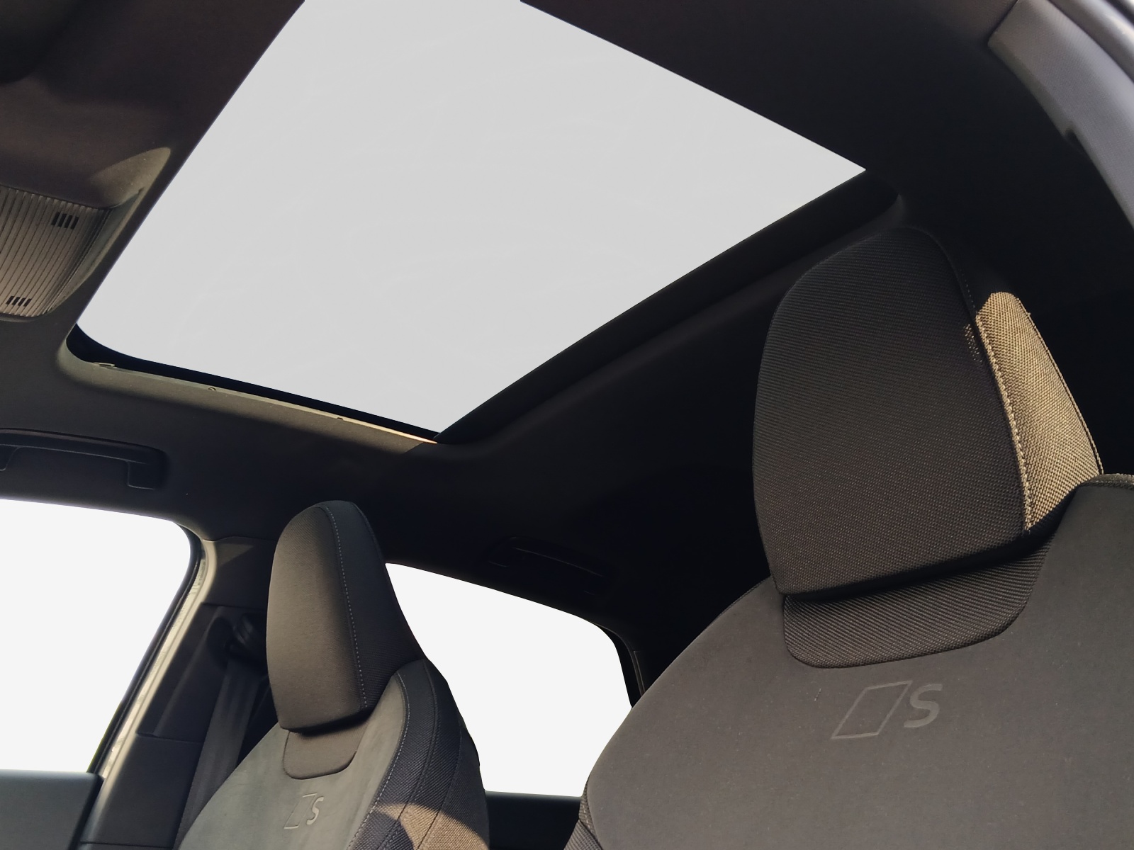 AUDI Q3 Sportback e-hybrid 200 kW S tronig-image-14