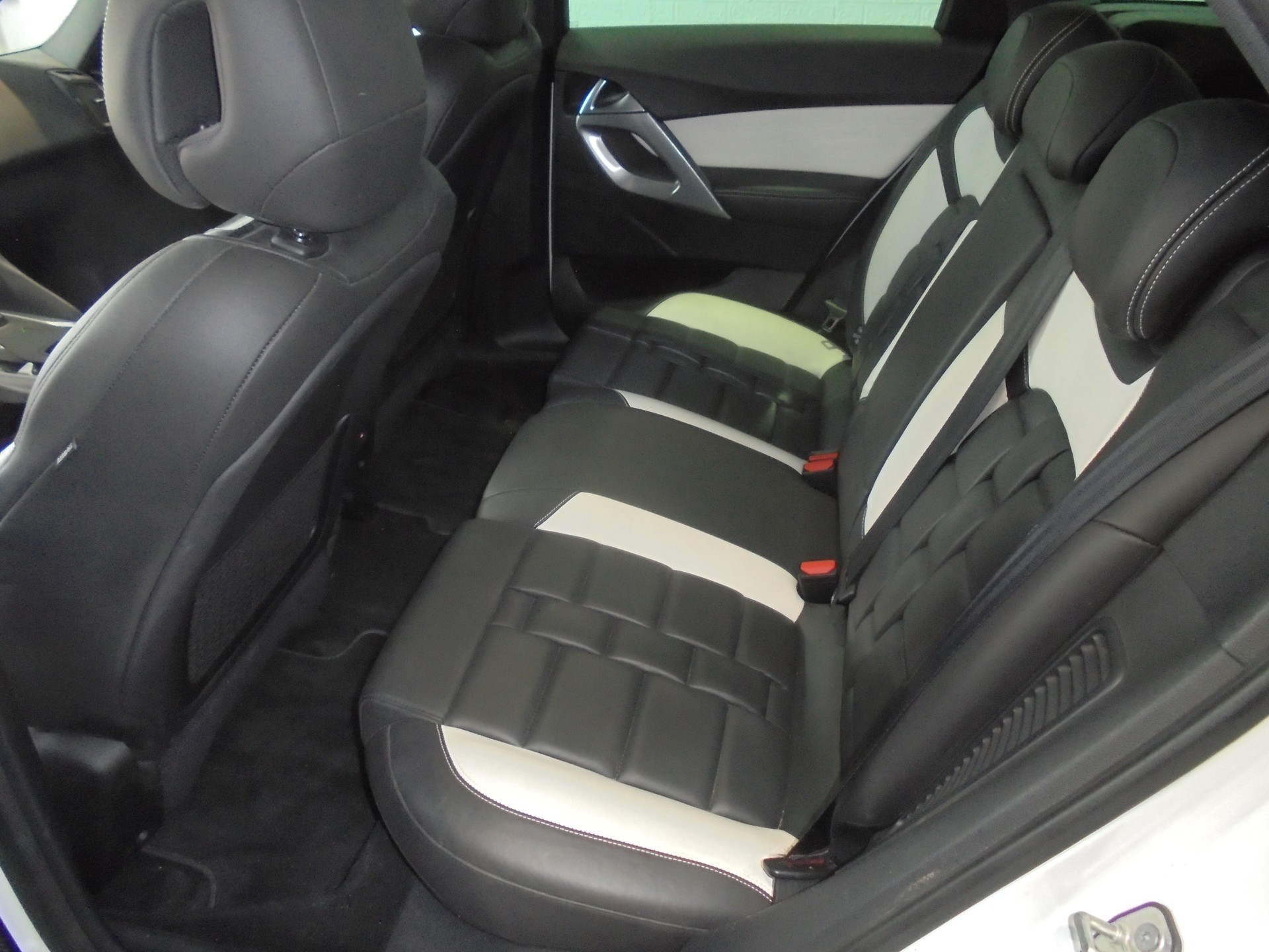 DS AUTOMOBILES DS 5 HYbrid4 200 SO Chic EGS6-image-8