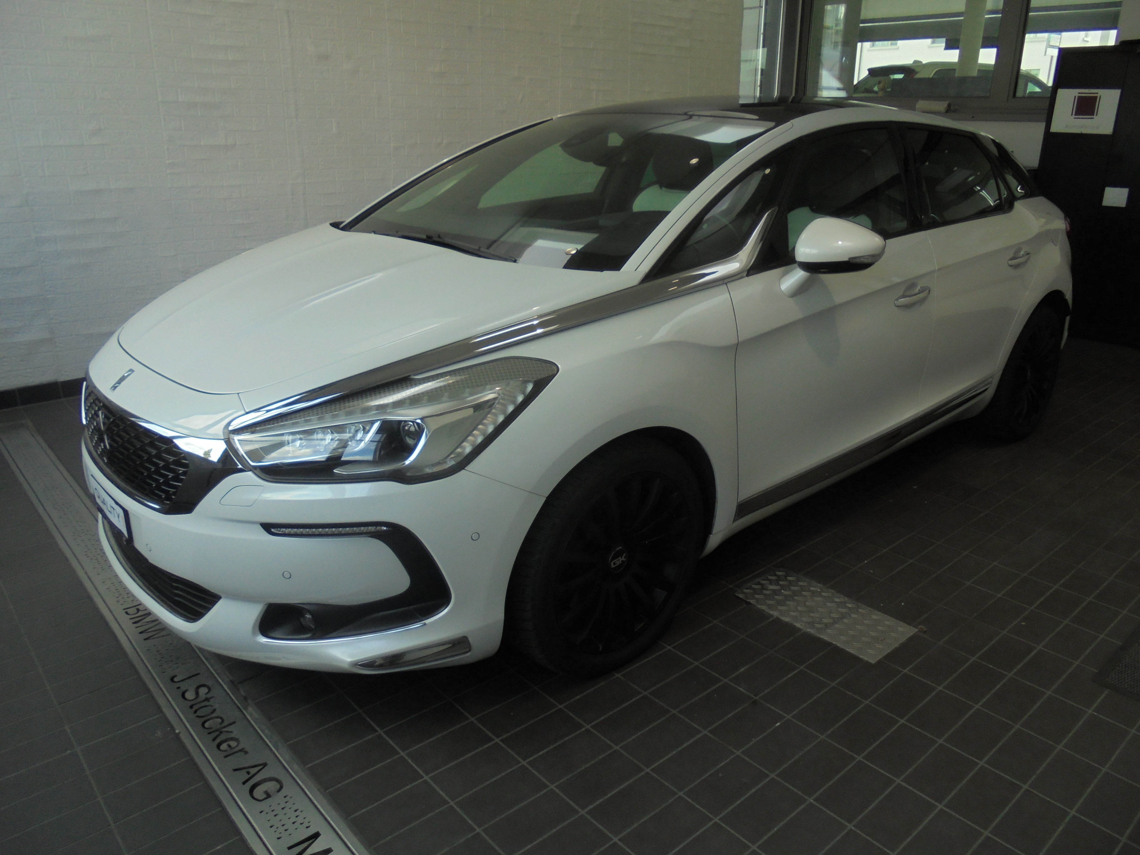 Car photo