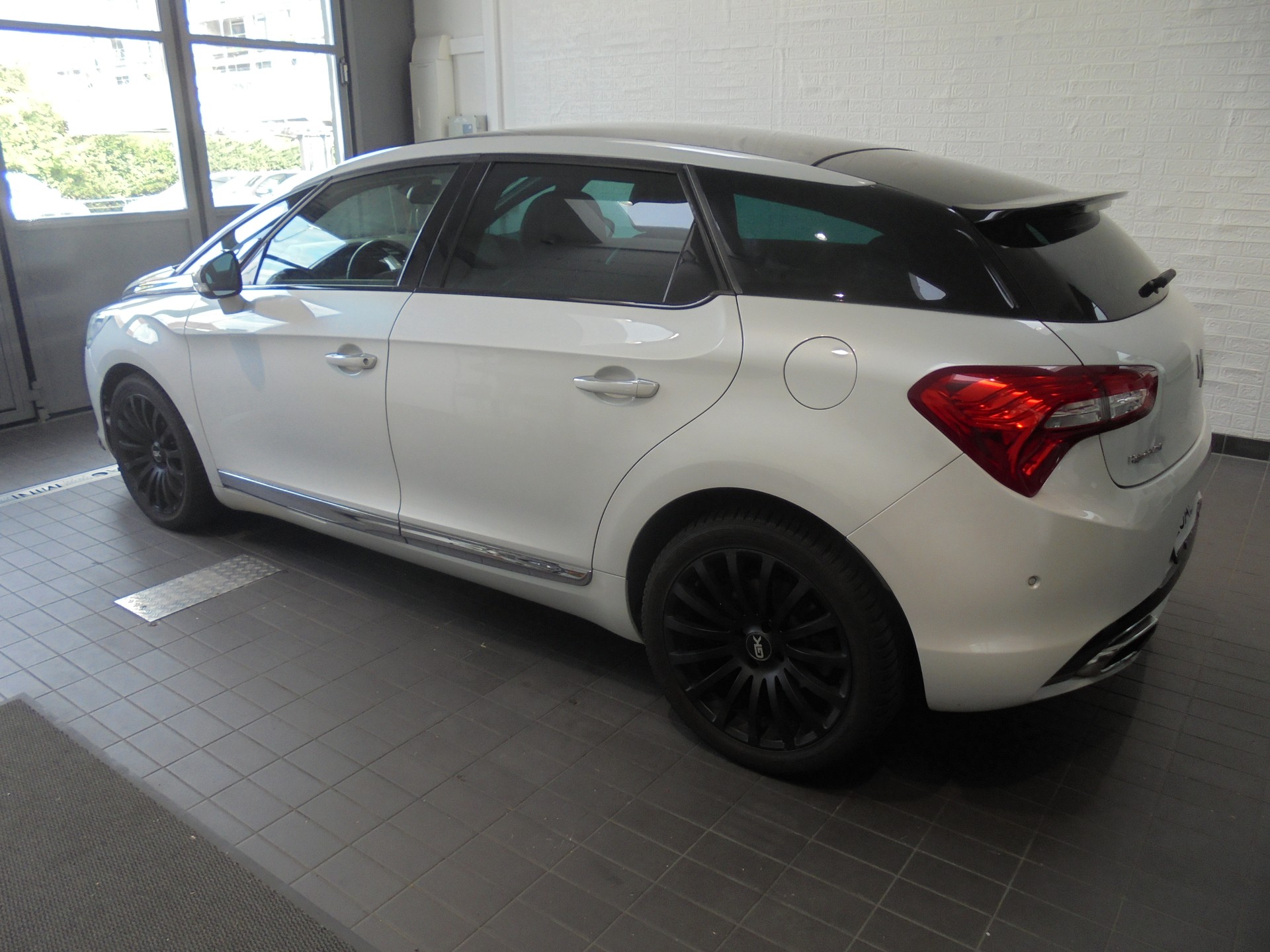 DS AUTOMOBILES DS 5 HYbrid4 200 SO Chic EGS6-image-2