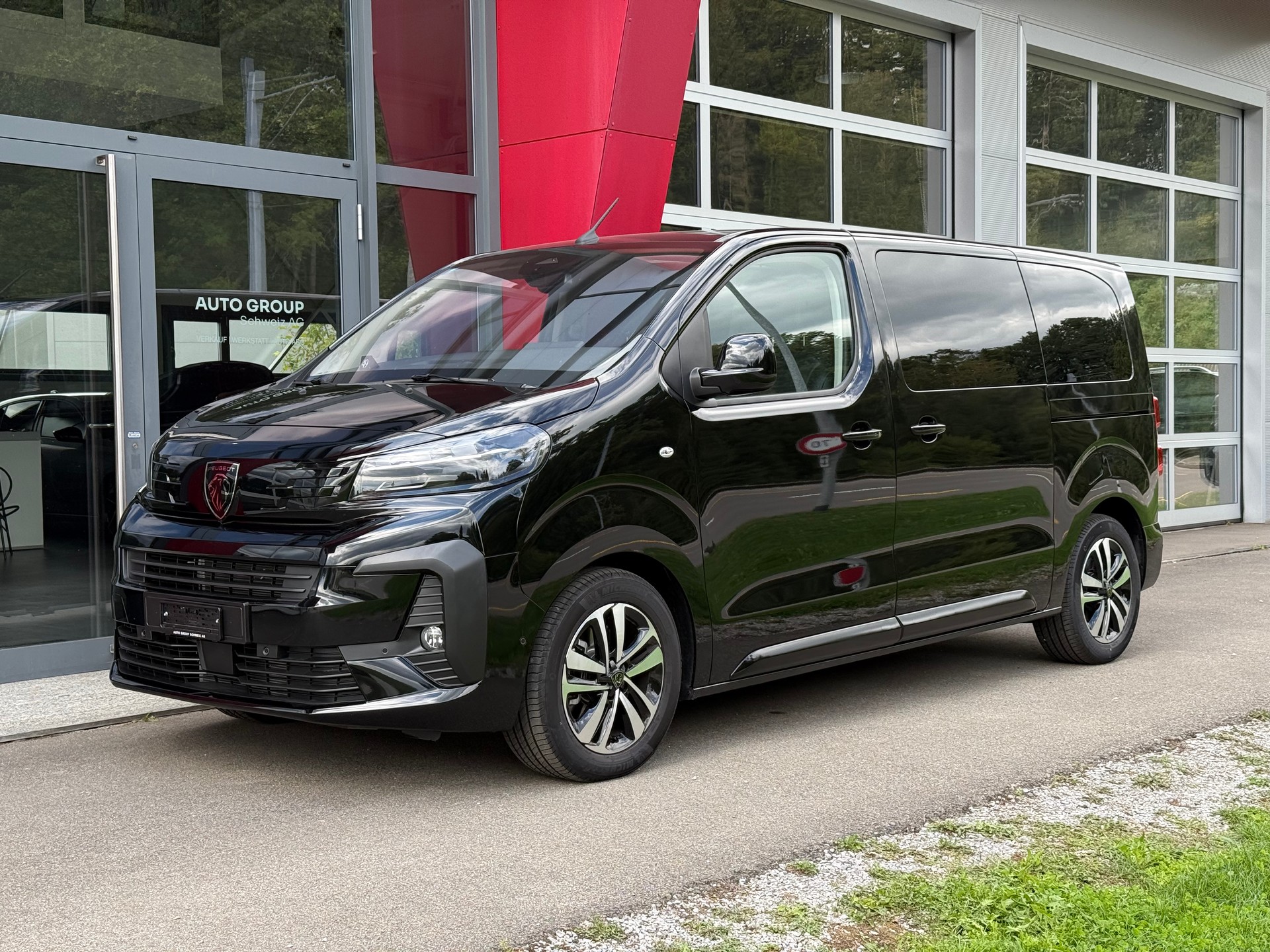 PEUGEOT Traveller 2.2 BlueHDi Business VIP Standard EAT8