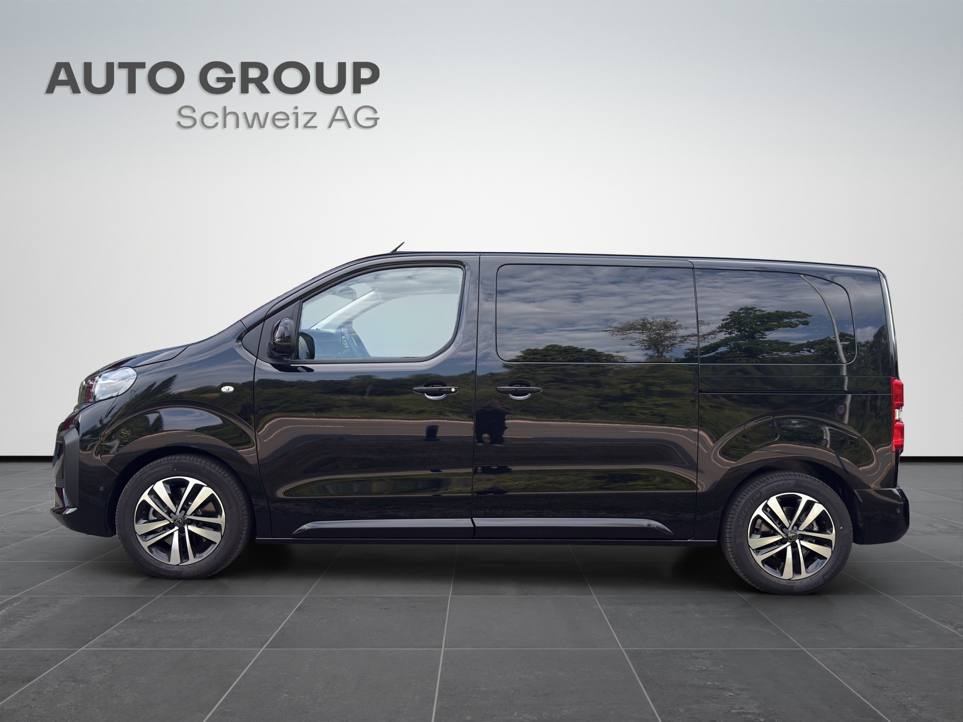 PEUGEOT Traveller 2.2 BlueHDi Business VIP Standard EAT8-image-1