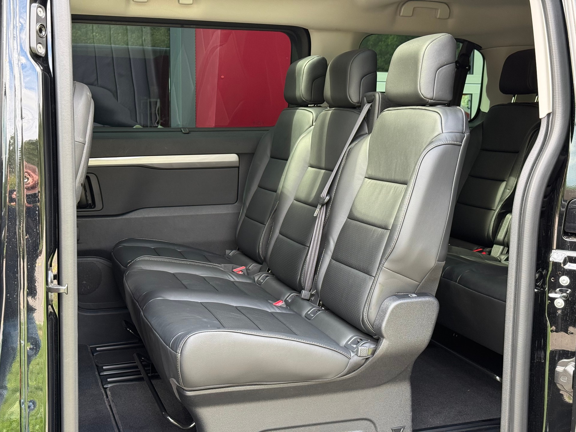 PEUGEOT Traveller 2.2 BlueHDi Business VIP Standard EAT8-image-10
