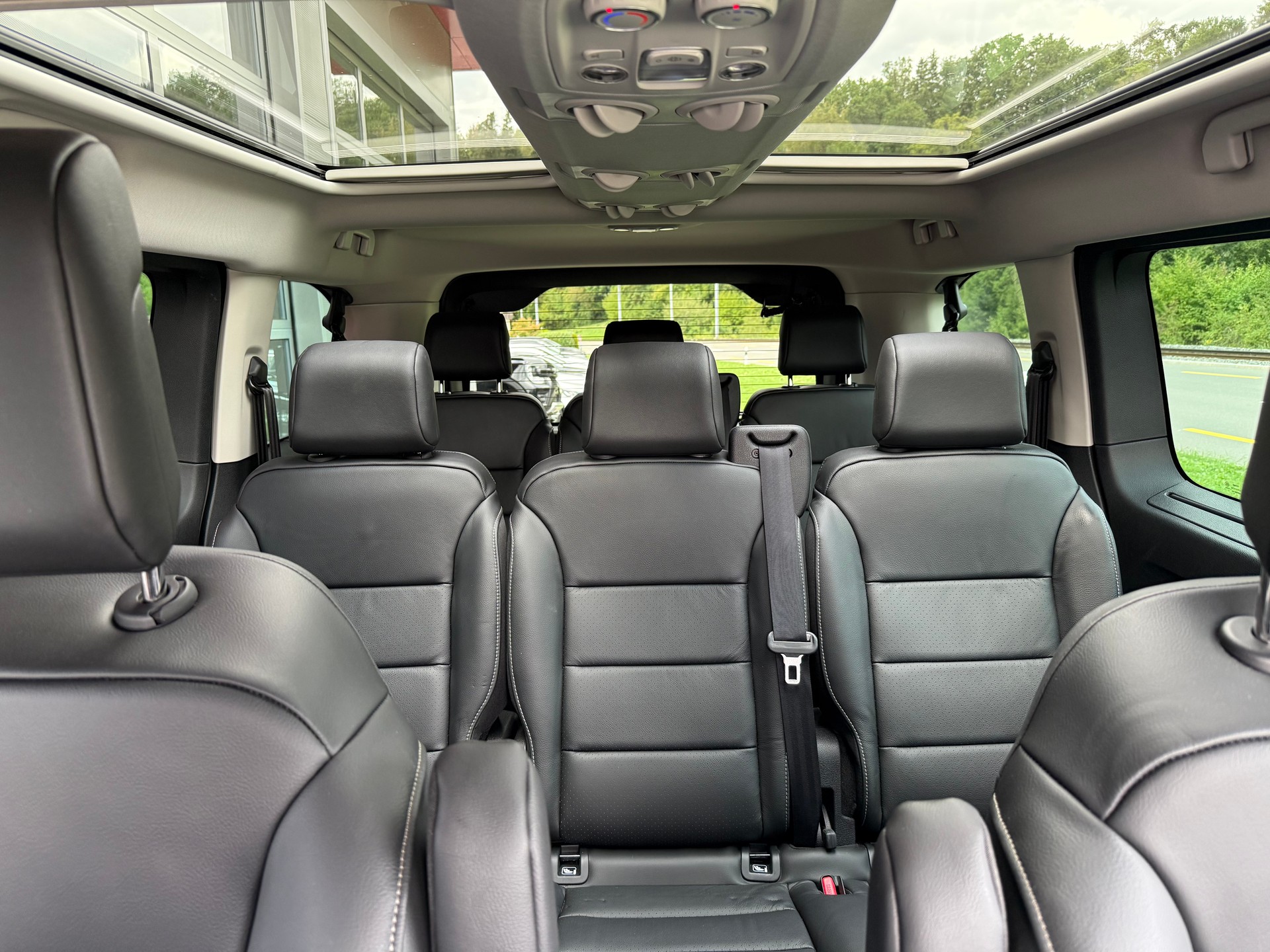 PEUGEOT Traveller 2.2 BlueHDi Business VIP Standard EAT8-image-7