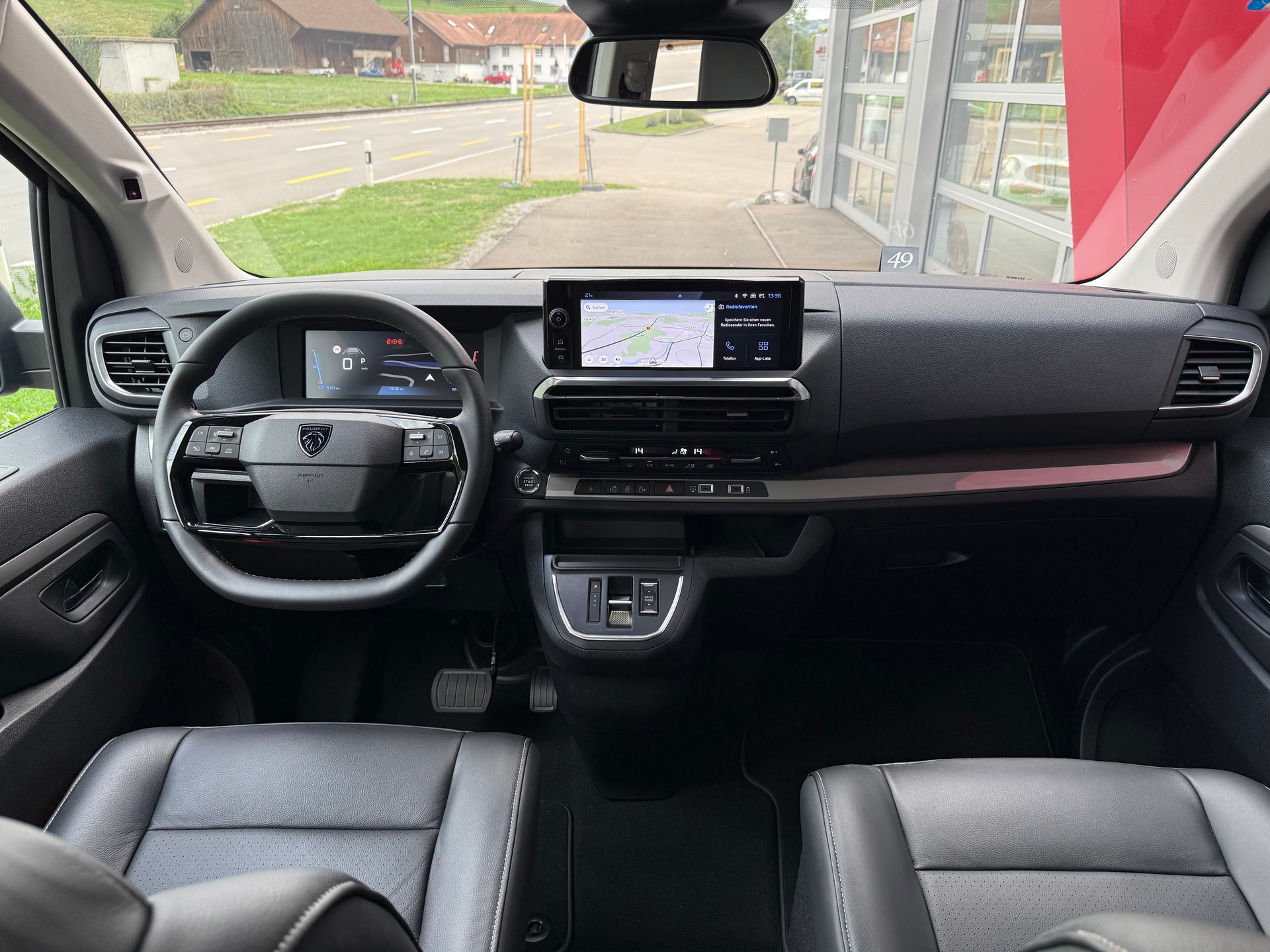 PEUGEOT Traveller 2.2 BlueHDi Business VIP Standard EAT8-image-5
