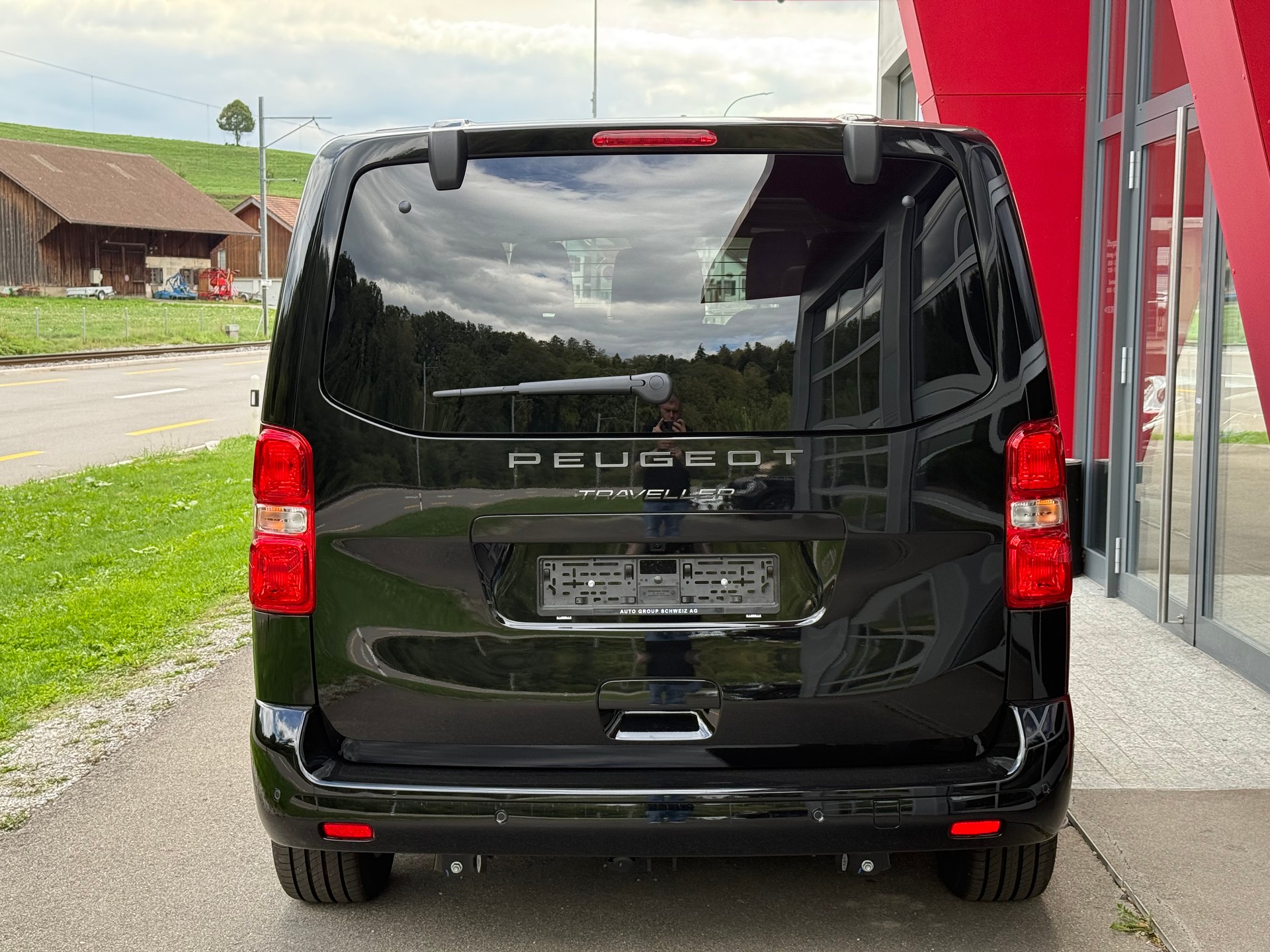 PEUGEOT Traveller 2.2 BlueHDi Business VIP Standard EAT8-image-4