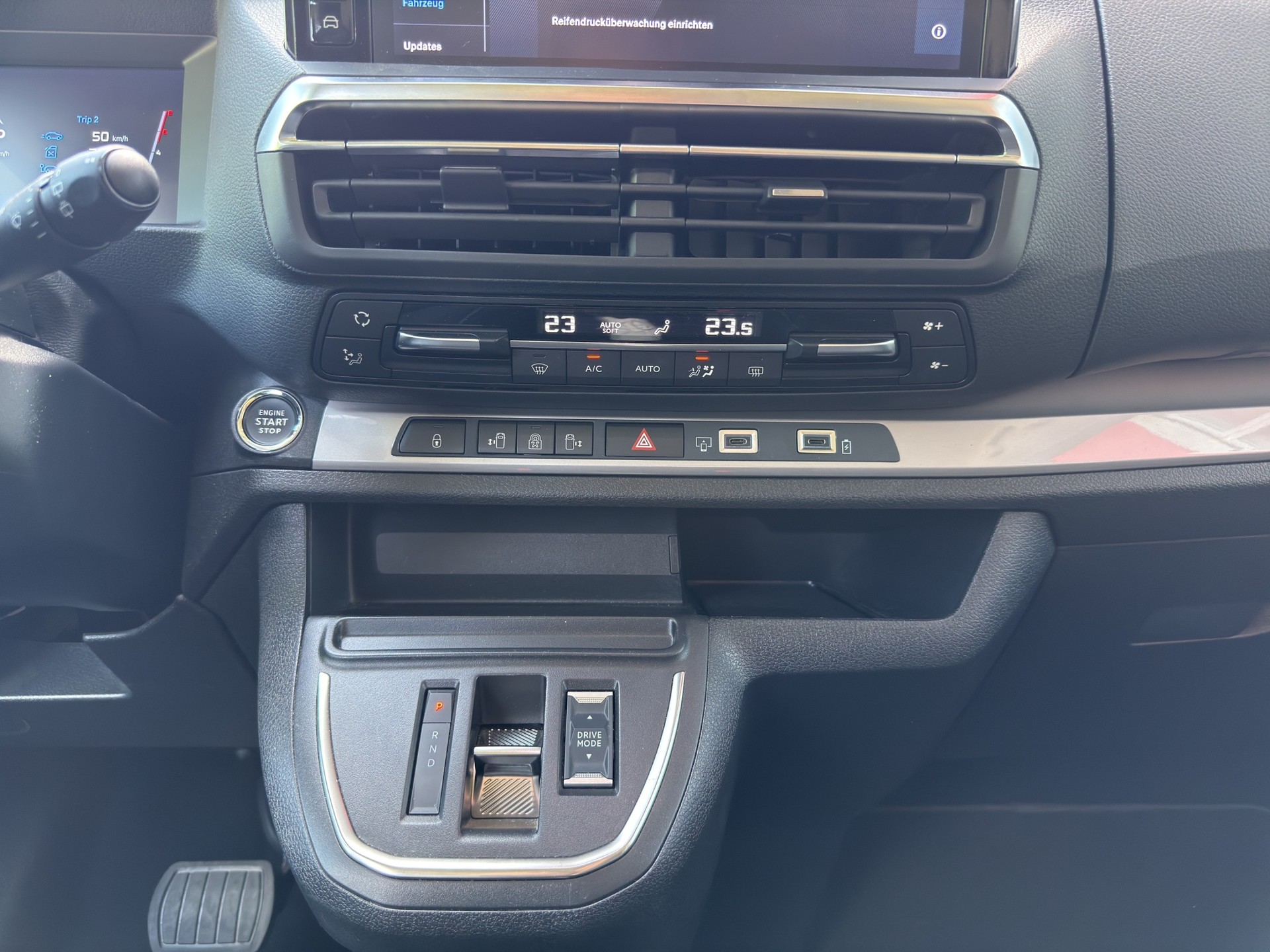 PEUGEOT Traveller 2.2 BlueHDi Business VIP Standard EAT8-image-15