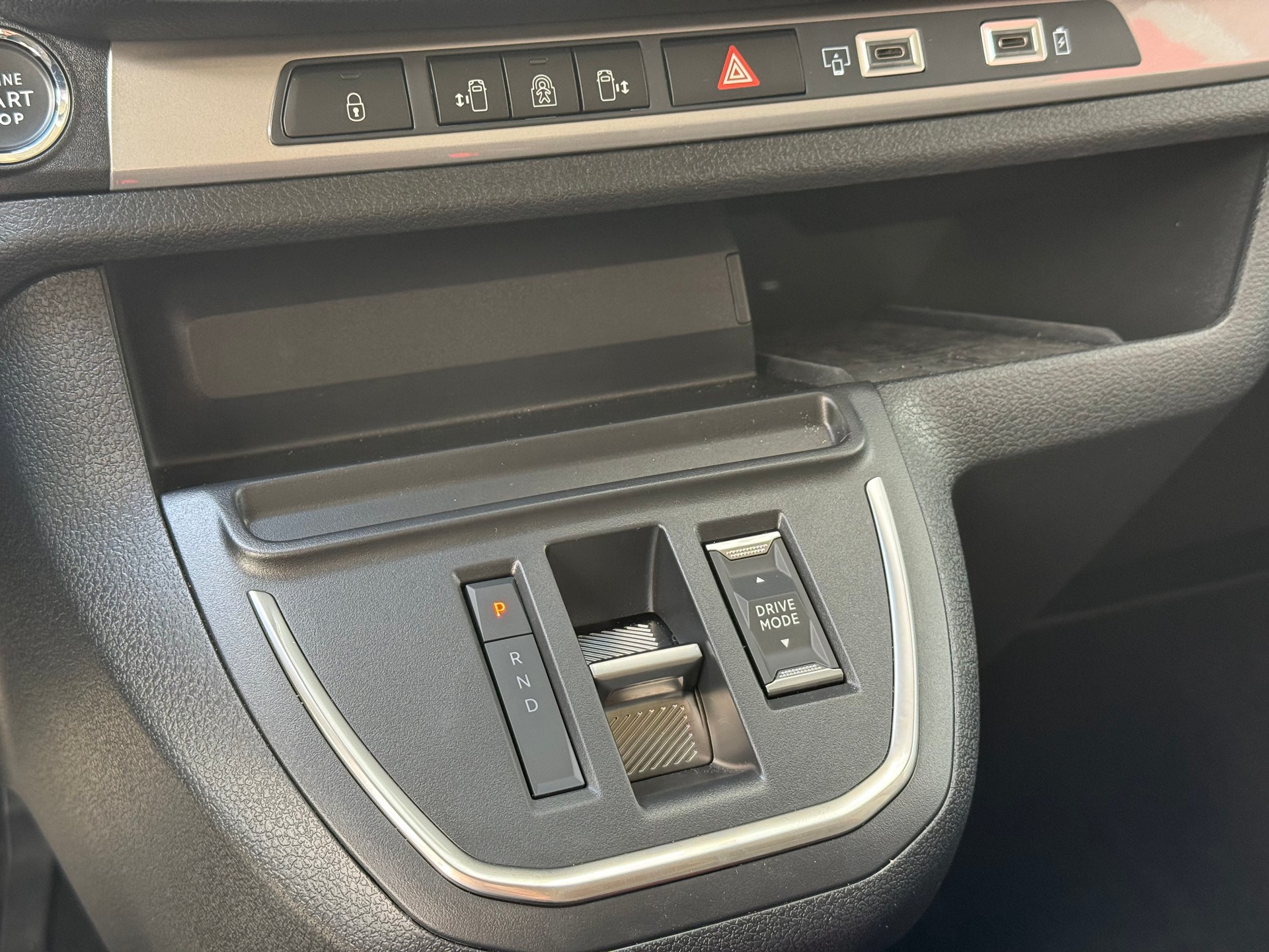 PEUGEOT Traveller 2.2 BlueHDi Business VIP Standard EAT8-image-11
