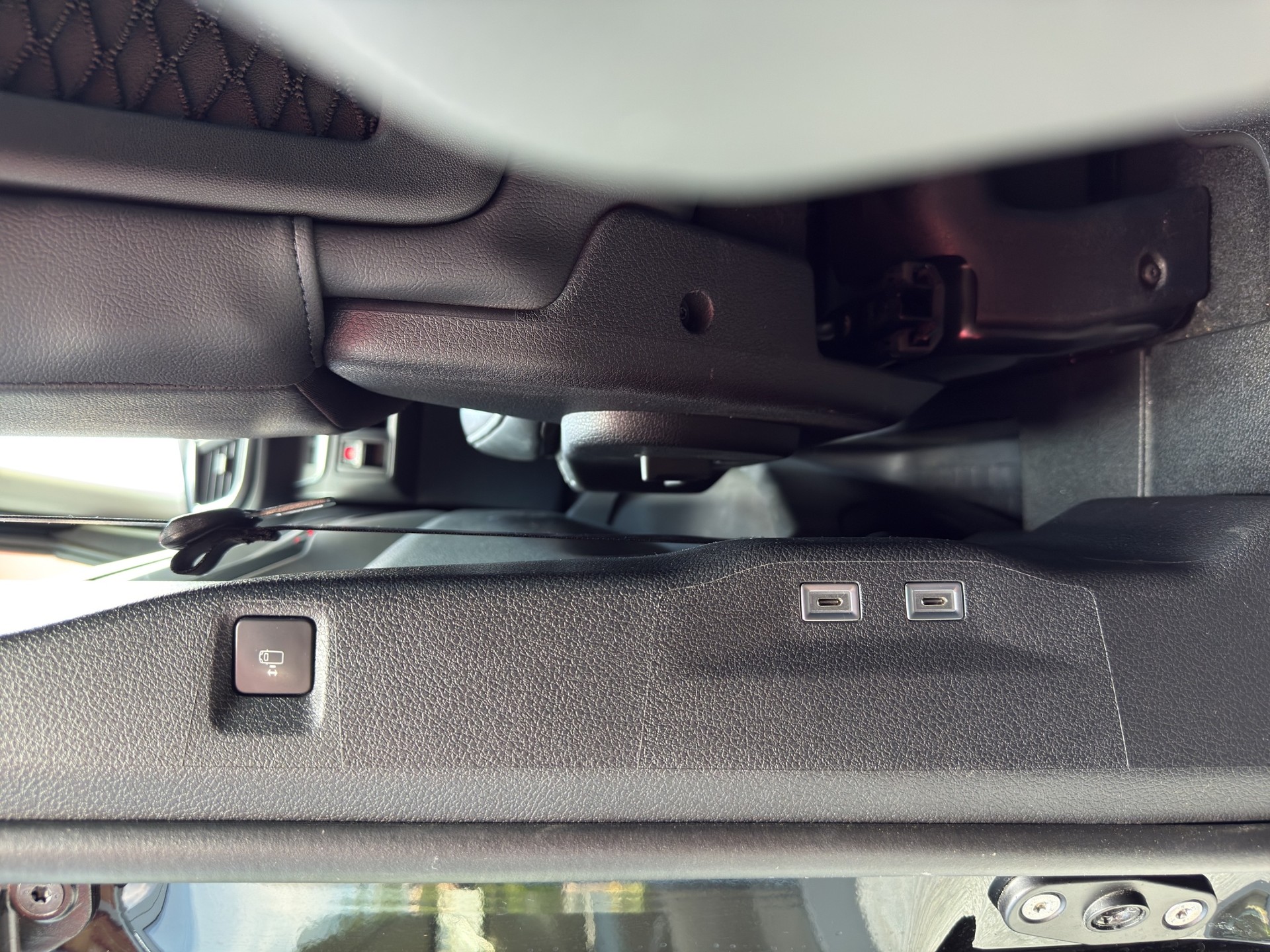 PEUGEOT Traveller 2.2 BlueHDi Business VIP Standard EAT8-image-8
