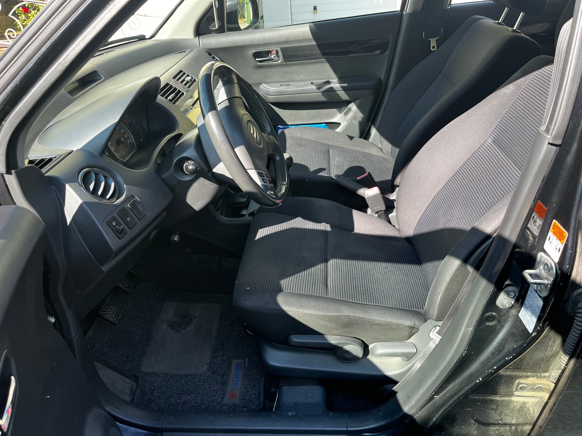 SUZUKI Swift 1.3i 16V GL-image-10
