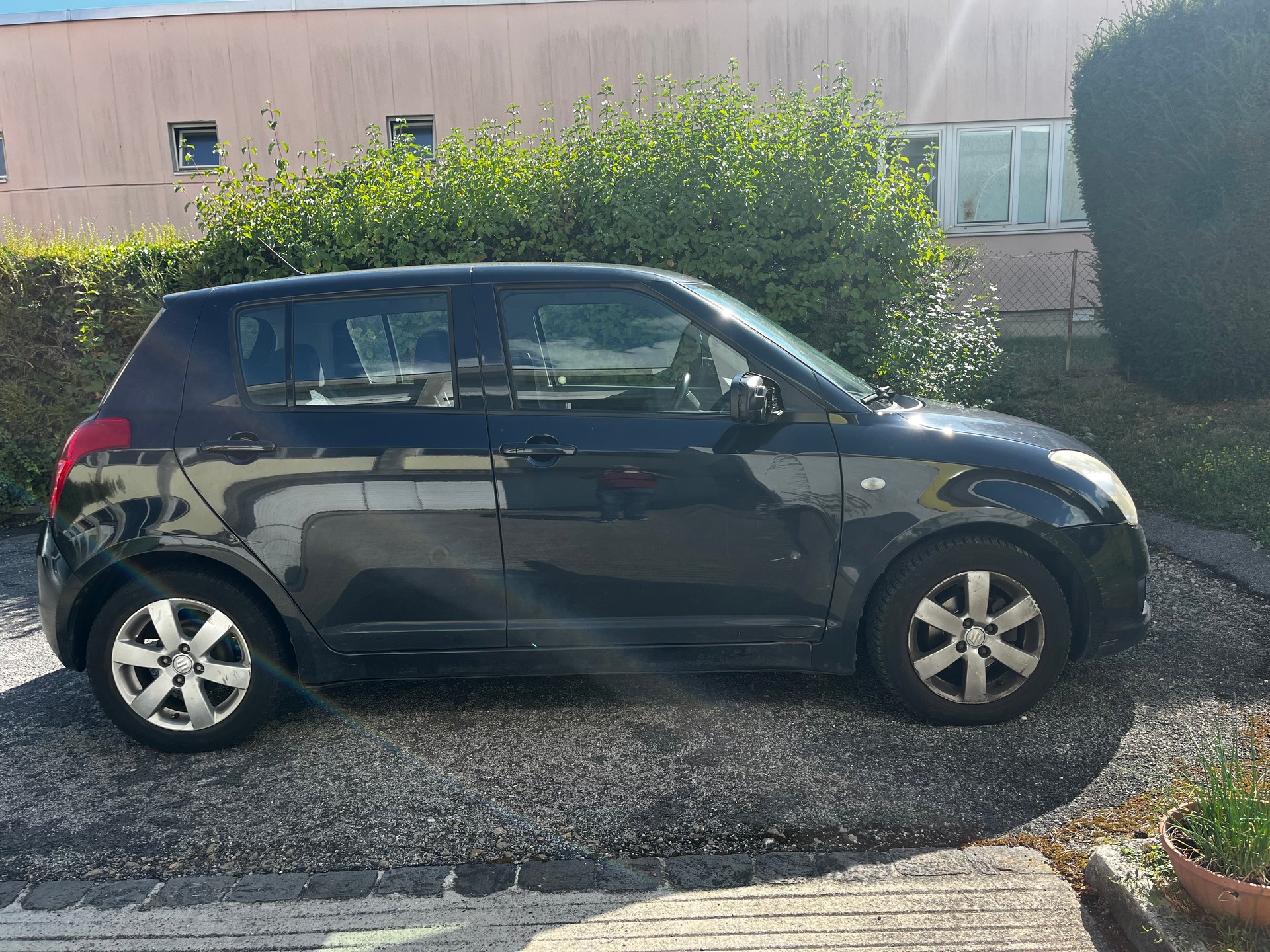 SUZUKI Swift 1.3i 16V GL-image-1