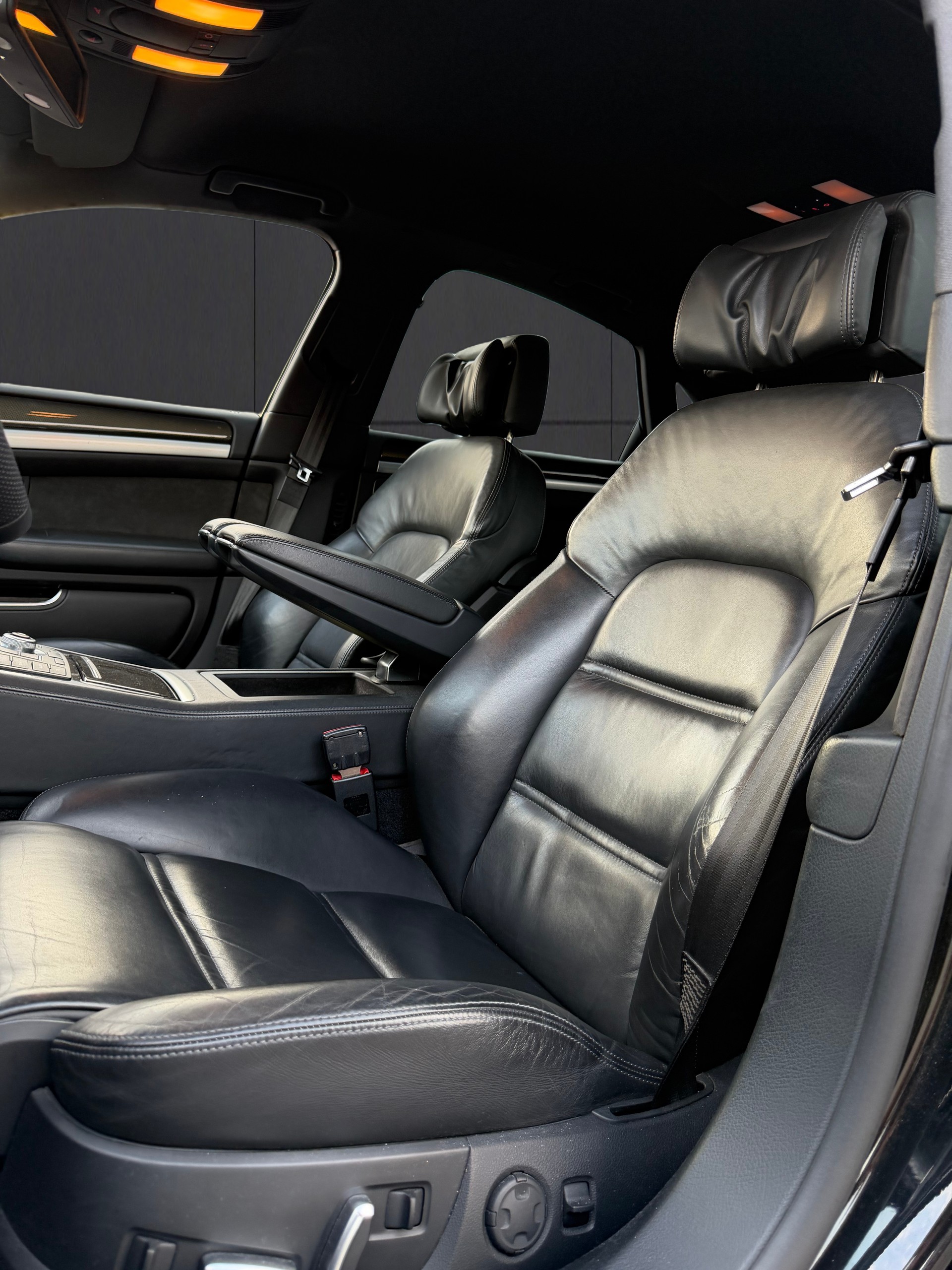 AUDI S8 5.2 V10 Quattro Tiptronic-image-5