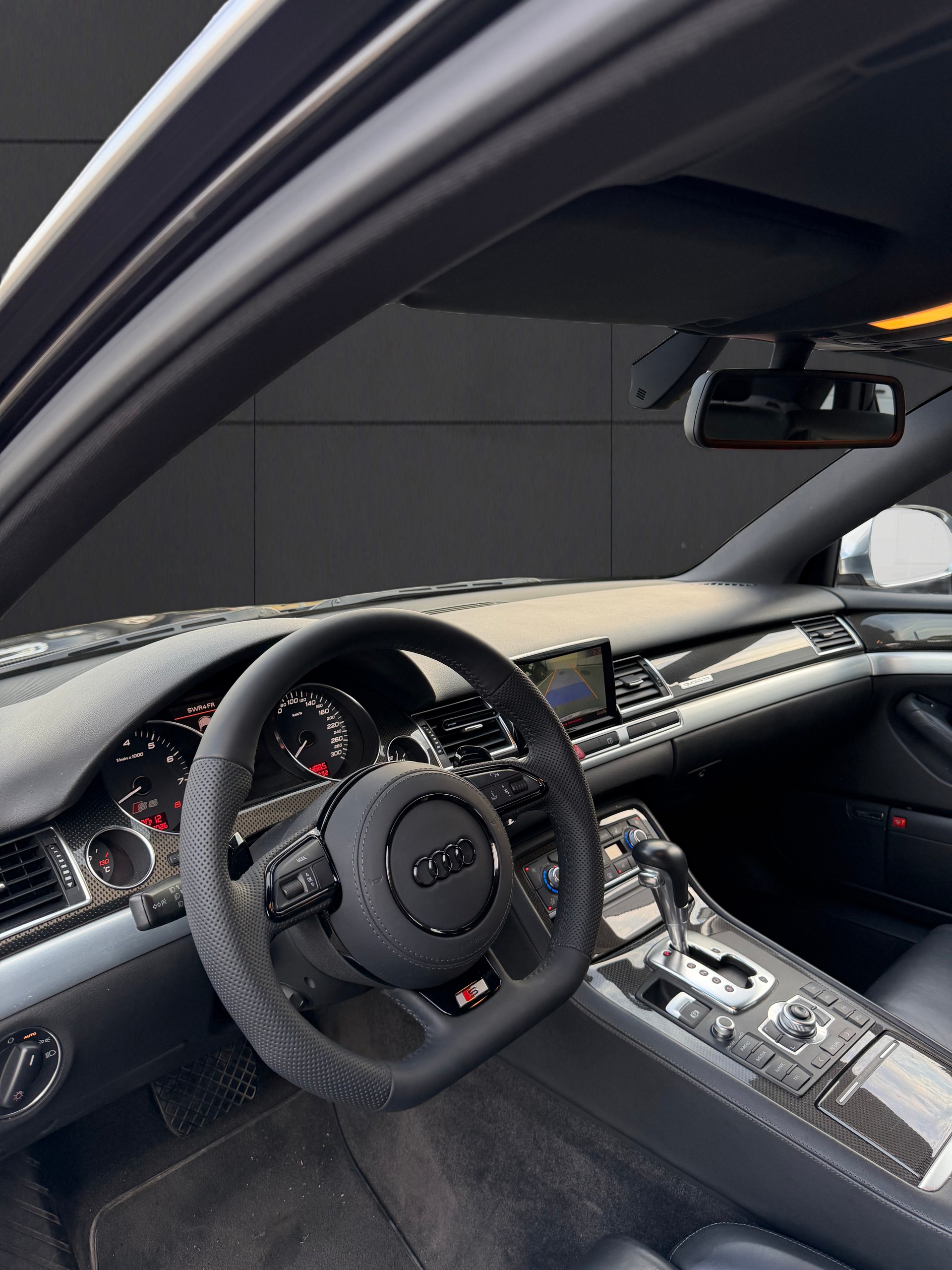 AUDI S8 5.2 V10 Quattro Tiptronic-image-4