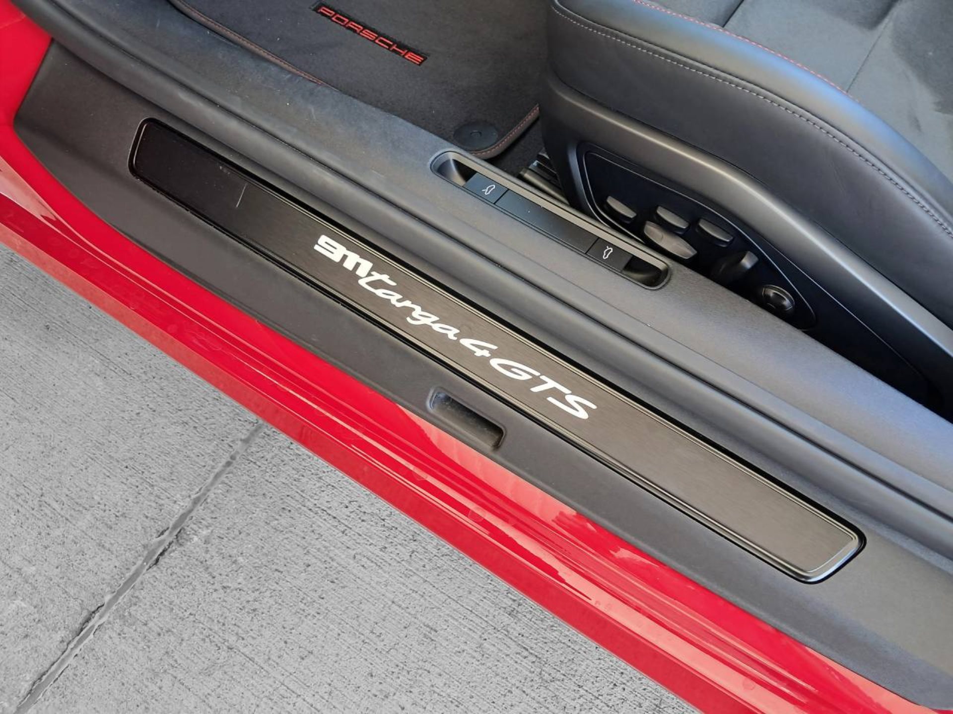 PORSCHE 911 Targa 4 GTS-image-25