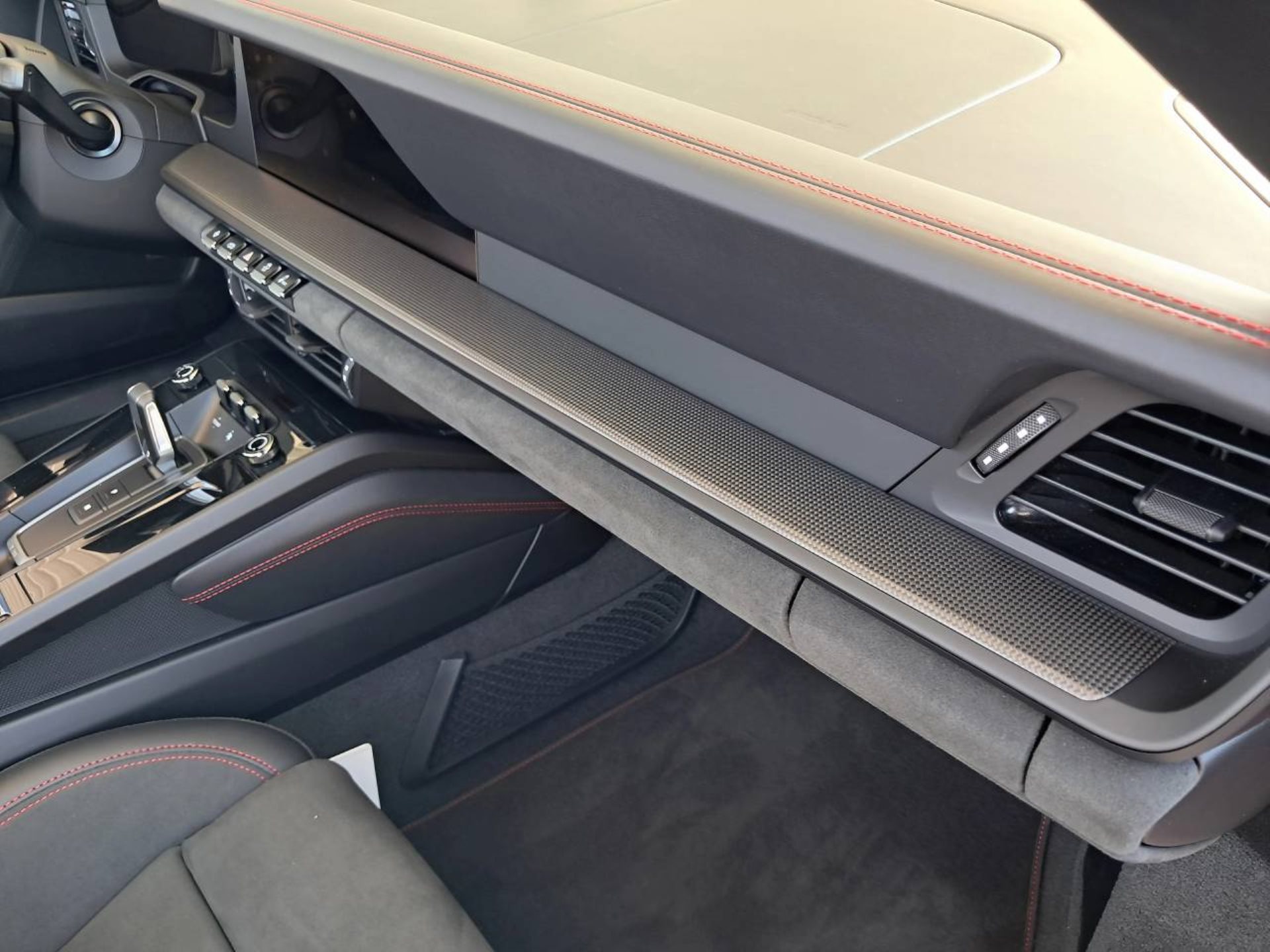 PORSCHE 911 Targa 4 GTS-image-28