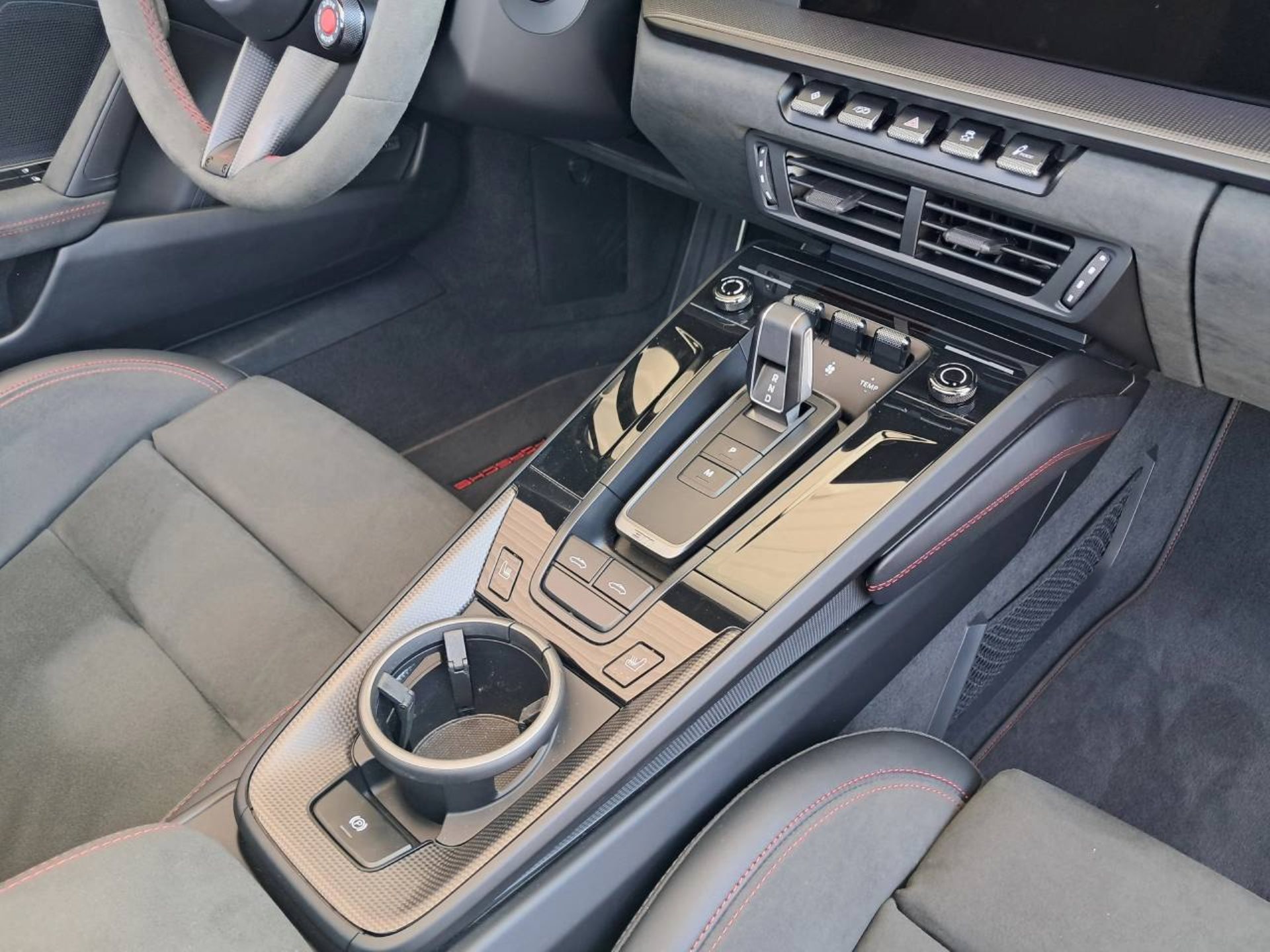 PORSCHE 911 Targa 4 GTS-image-19