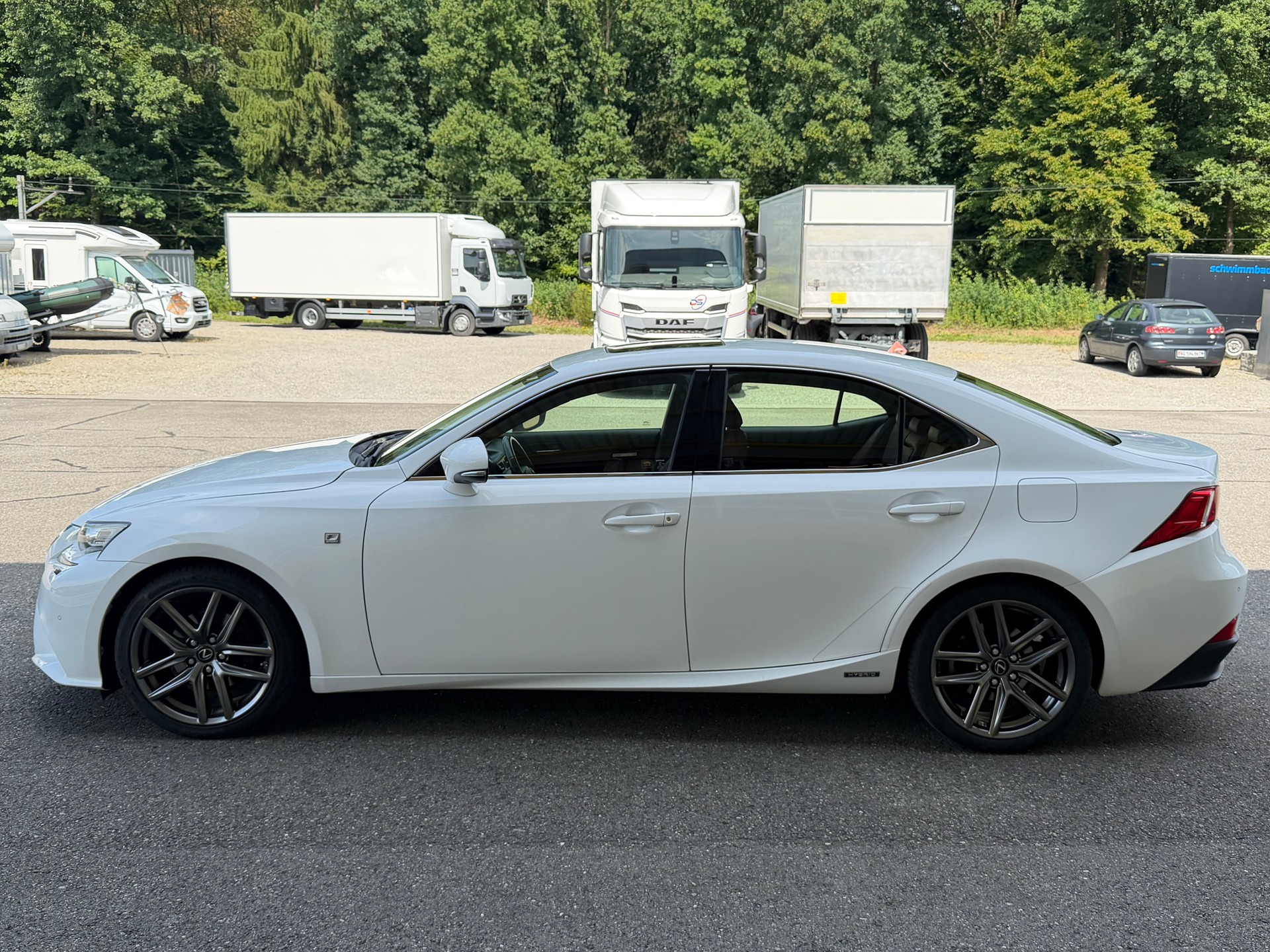 LEXUS IS 300h F-Sport Automatic-image-6