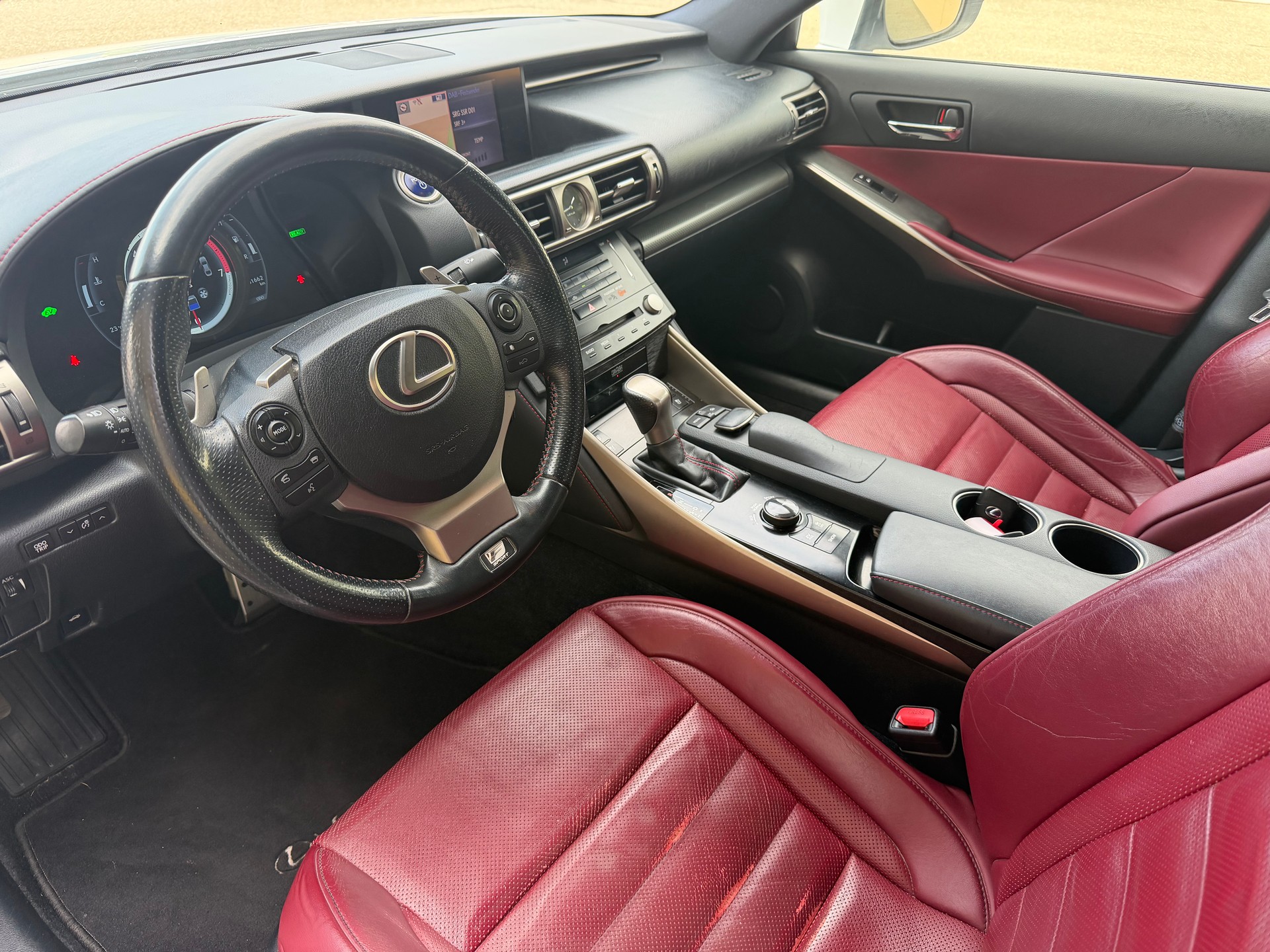 LEXUS IS 300h F-Sport Automatic-image-7