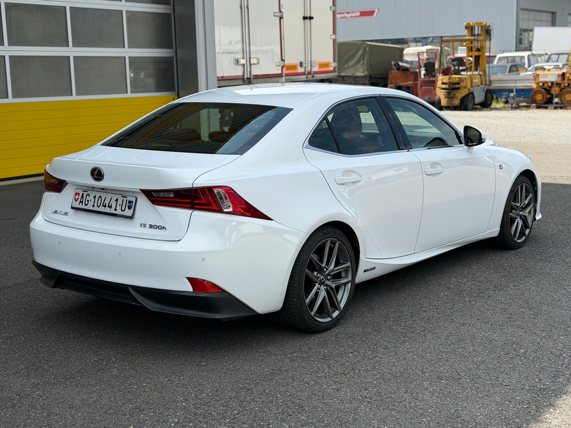 LEXUS IS 300h F-Sport Automatic-image-3