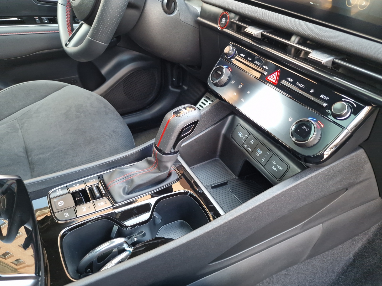 HYUNDAI Tucson 1.6 T-GDI N-Line 4x4 180PS Panorama-image-21