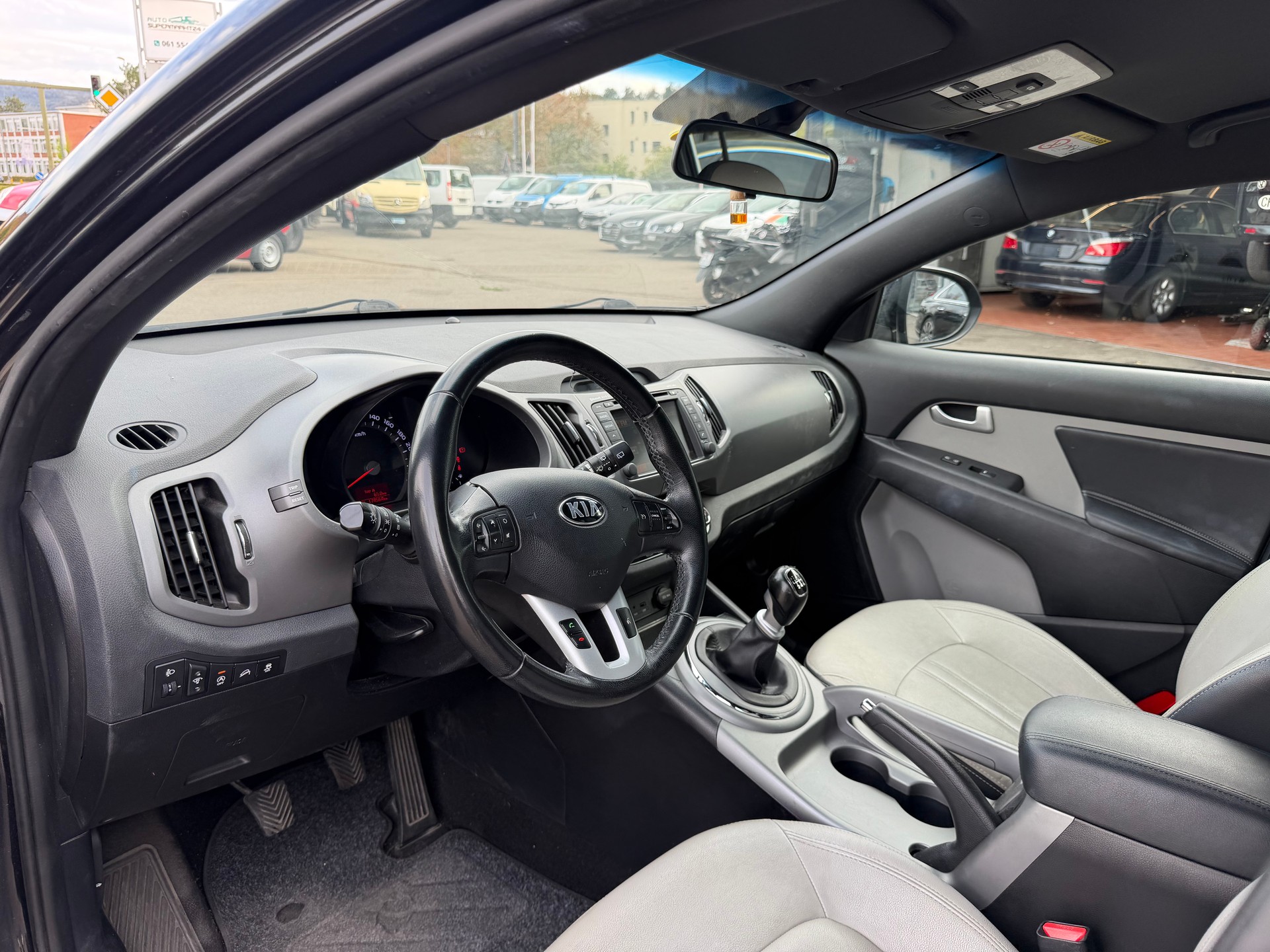 KIA Sportage 1.7 CRDi Swiss Eco Edition-image-11