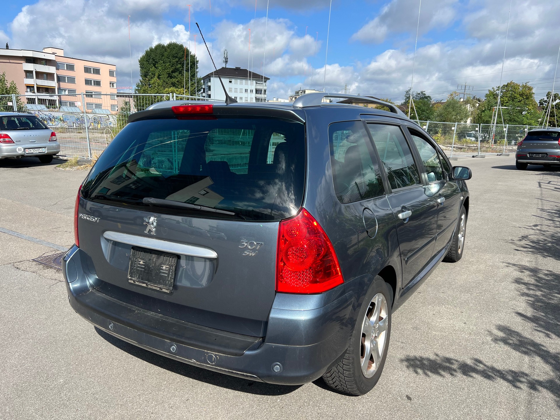 PEUGEOT 307 SW 2.0 16V Platinum Edition-image-2