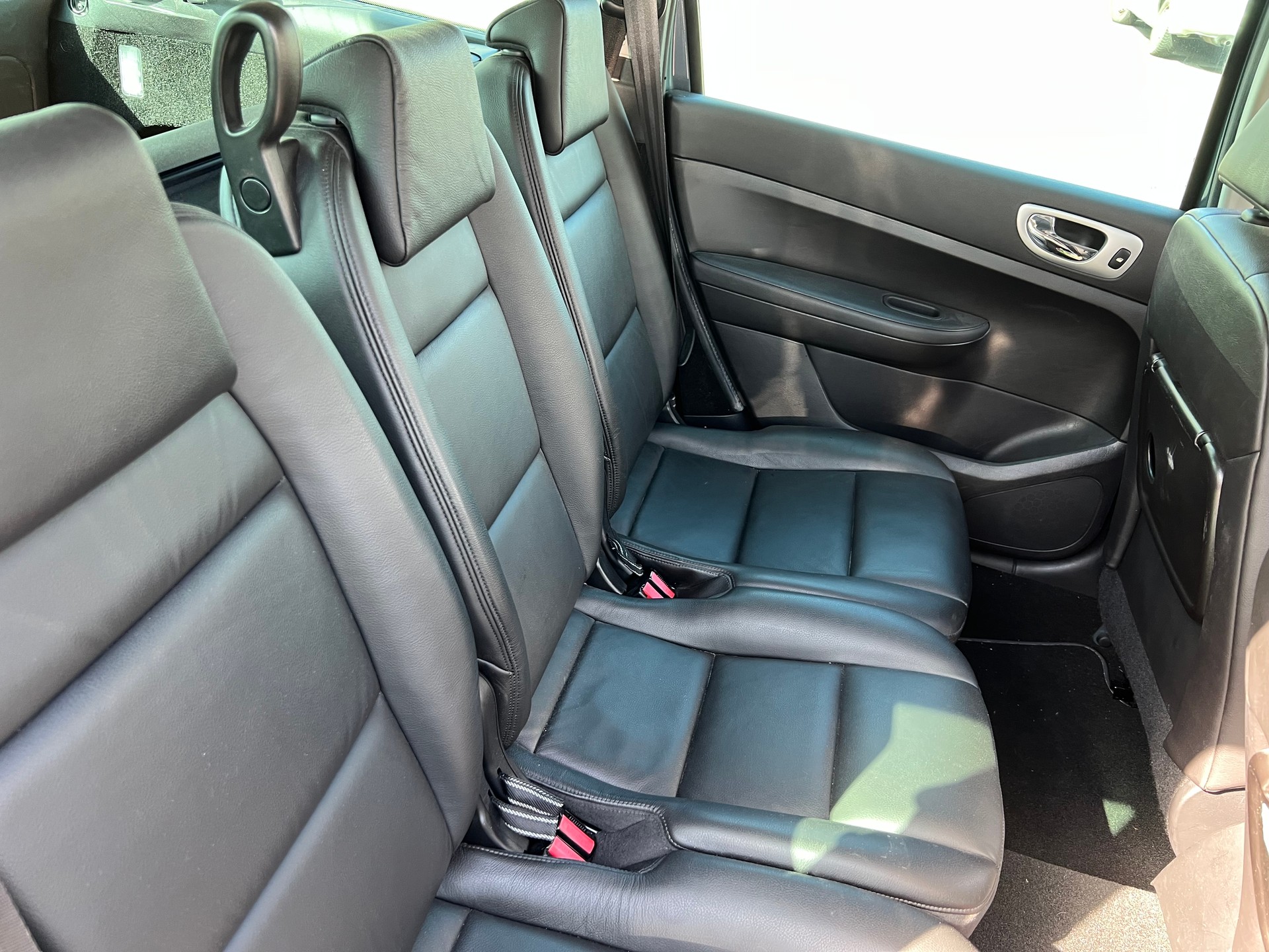 PEUGEOT 307 SW 2.0 16V Platinum Edition-image-8