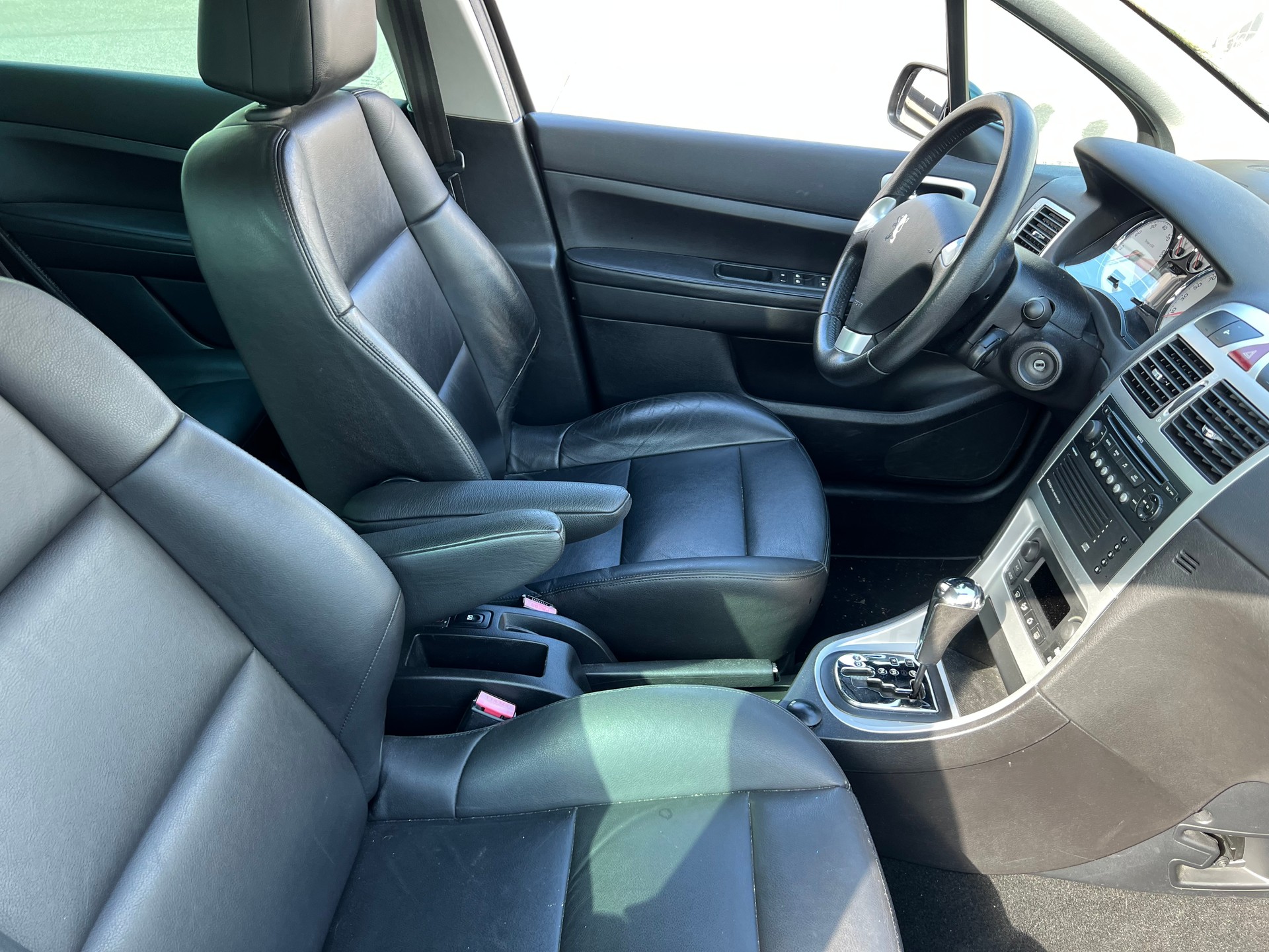 PEUGEOT 307 SW 2.0 16V Platinum Edition-image-6