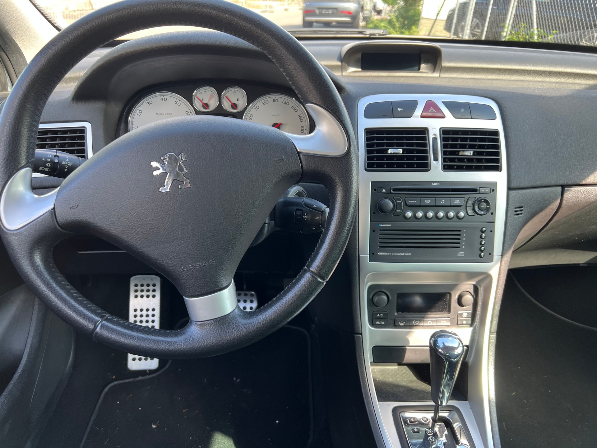 PEUGEOT 307 SW 2.0 16V Platinum Edition-image-5