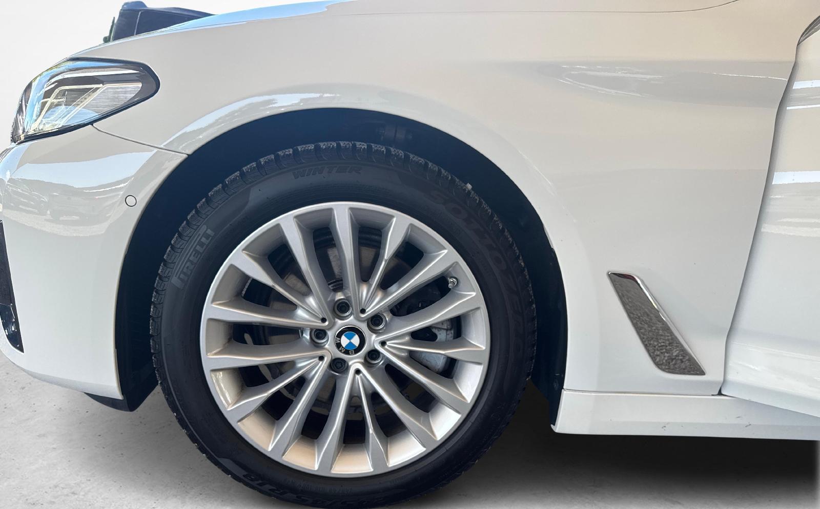 BMW 520d xDrive Touring-image-18