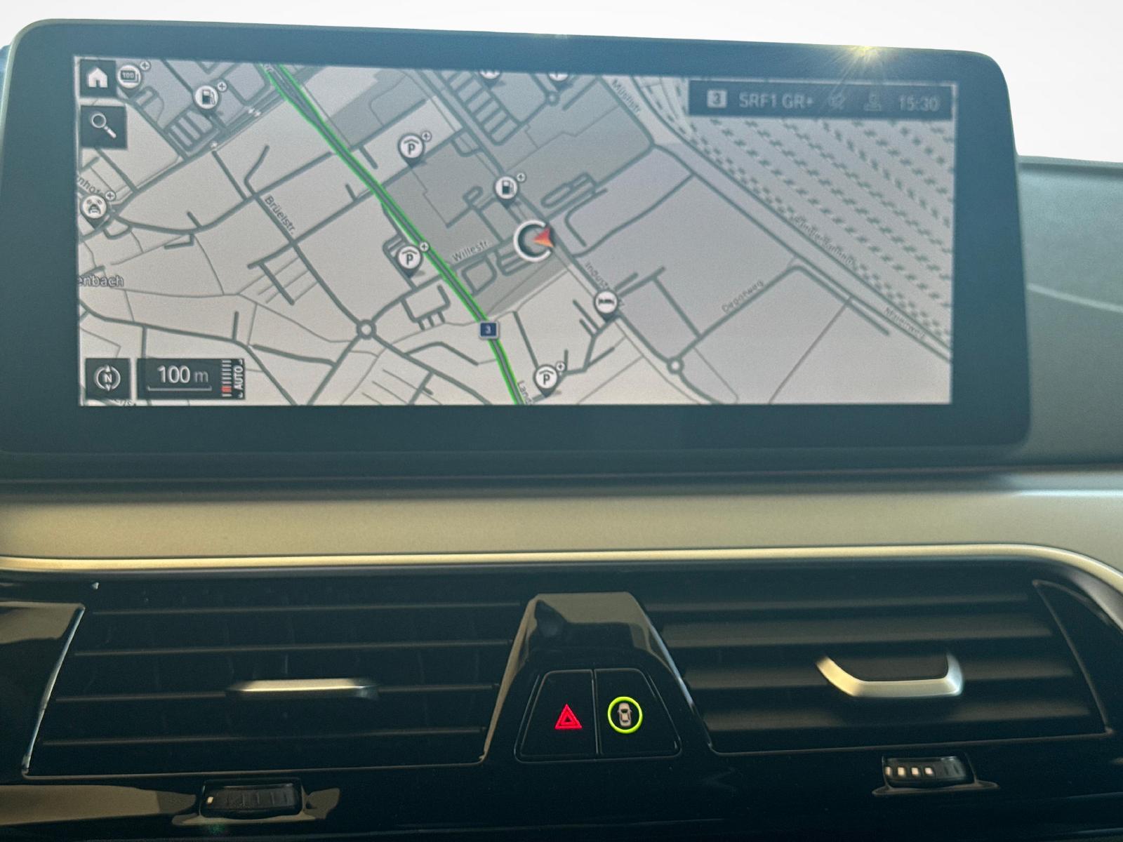 BMW 520d xDrive Touring-image-15