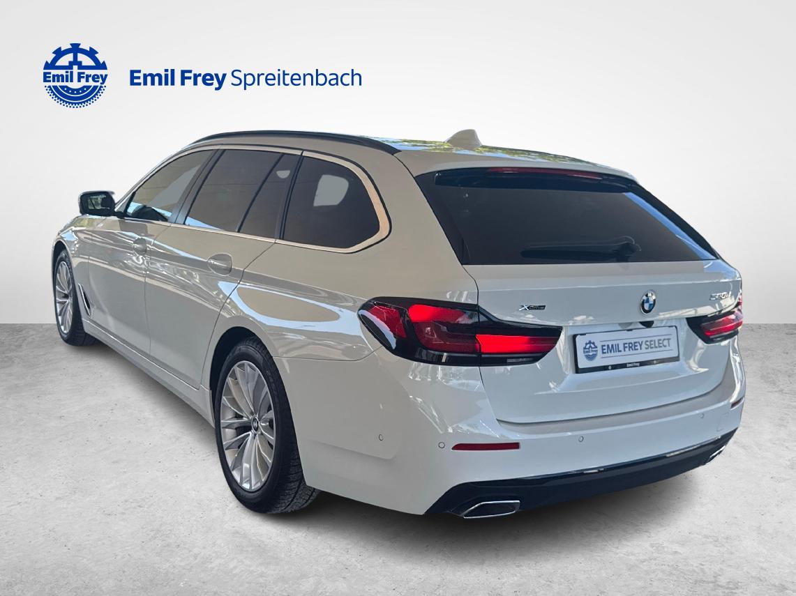 BMW 520d xDrive Touring-image-2