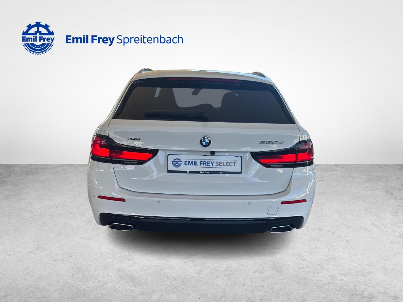 BMW 520d xDrive Touring-image-3