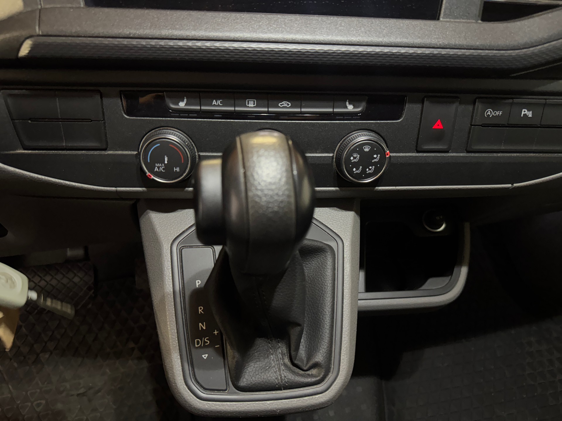 VW T6.1 2.0 TDI 4Motion DSG **3Sitzer**Klima**Tempomat**Rückfahrkamera**-image-10