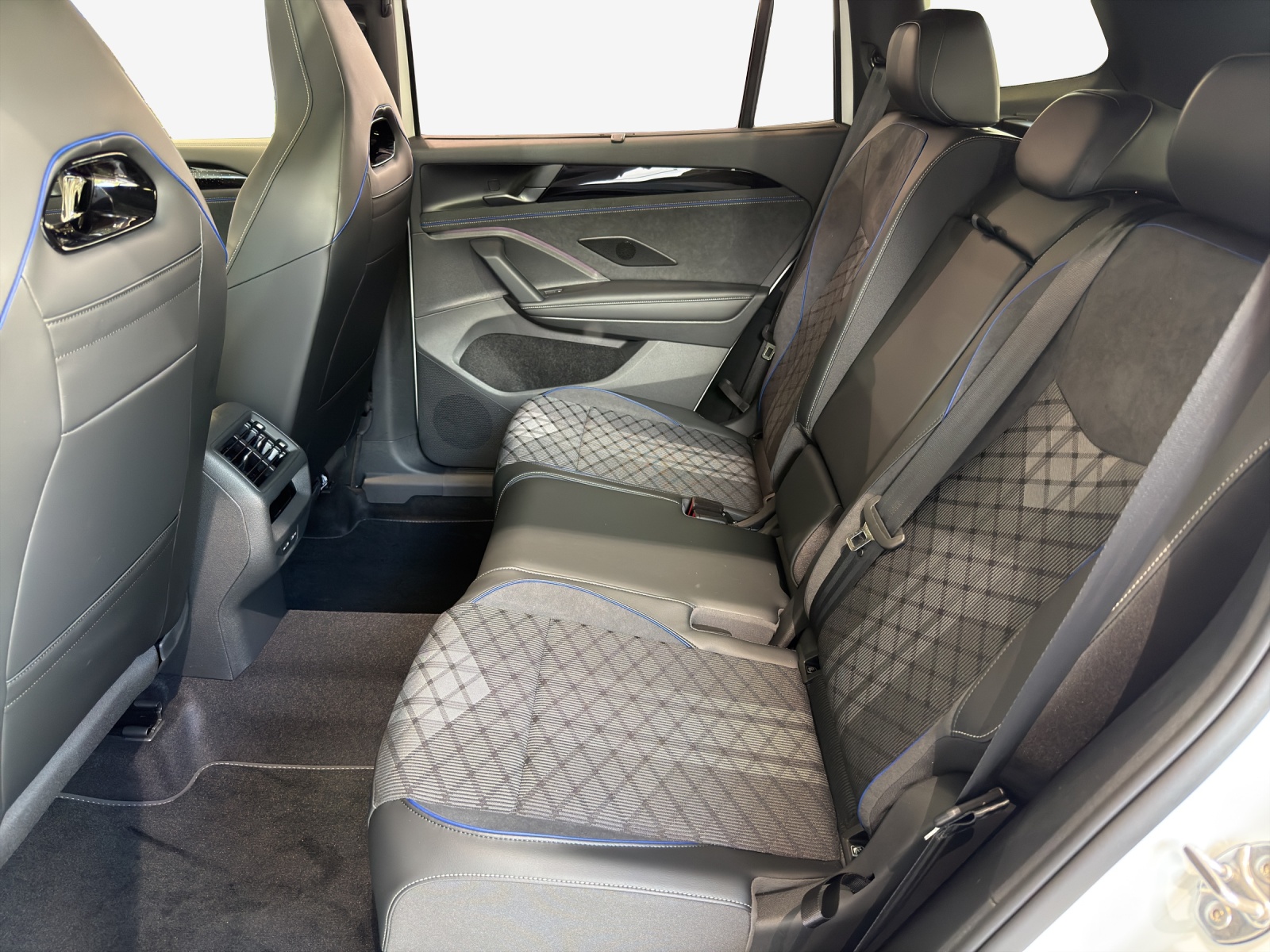 VW Tayron 1.5 TSI evo2 eHybrid R-Line DSG-image-11