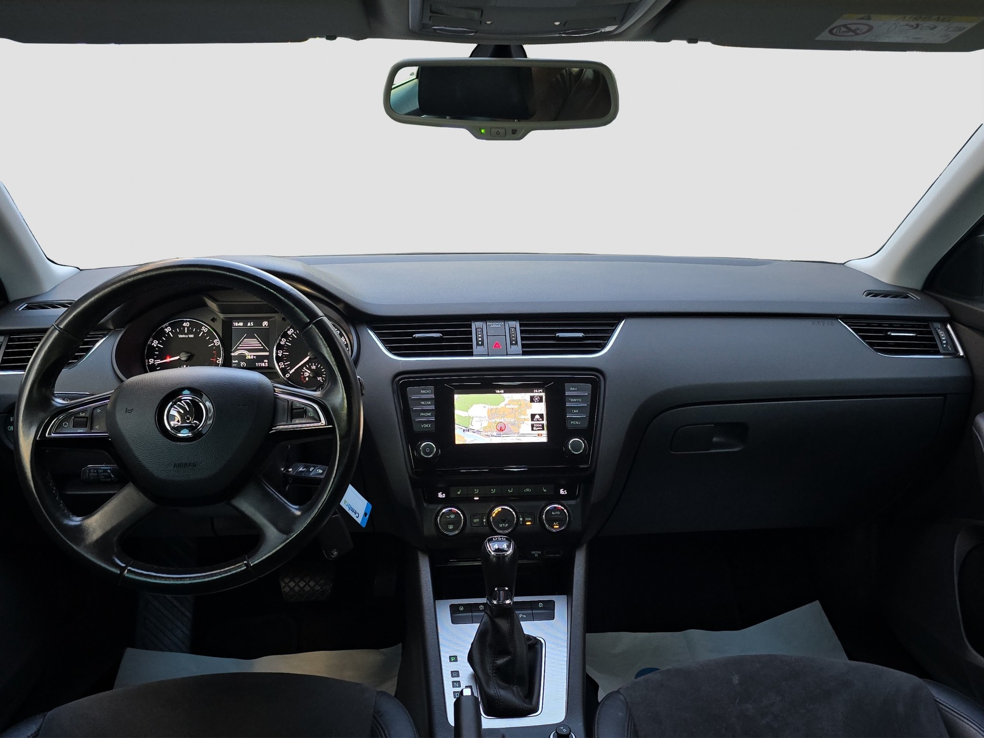 SKODA Octavia Combi 1.8 TSI Elegance 4x4 DSG-image-9