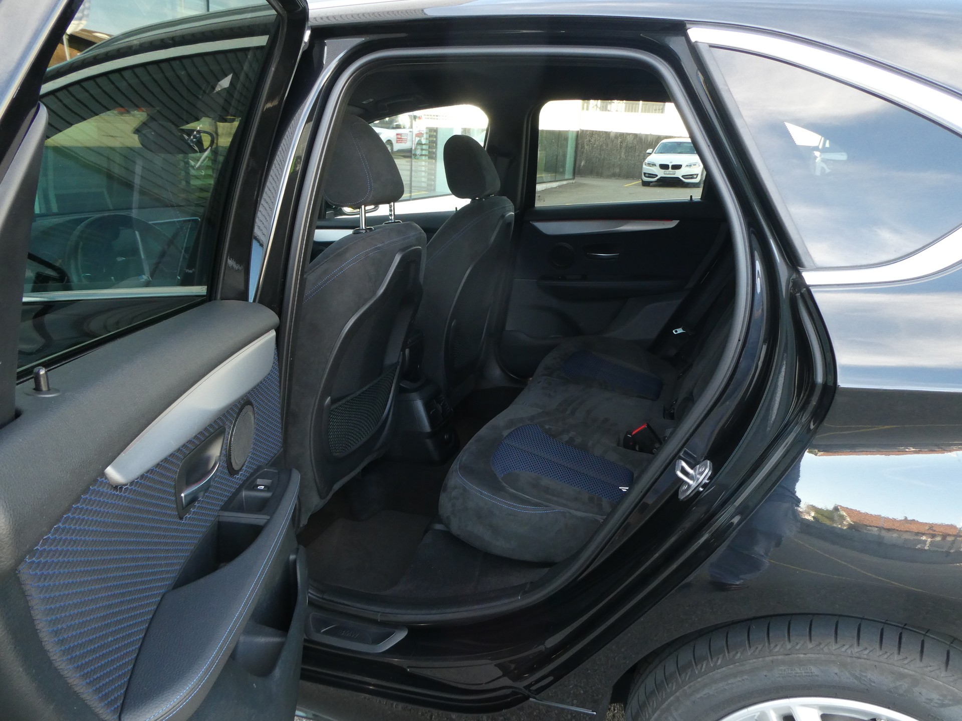 BMW 220d xDrive Active Tourer M Sport Steptronic-image-8