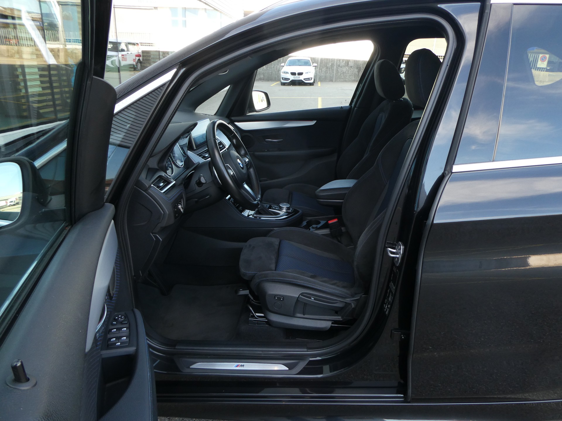 BMW 220d xDrive Active Tourer M Sport Steptronic-image-7