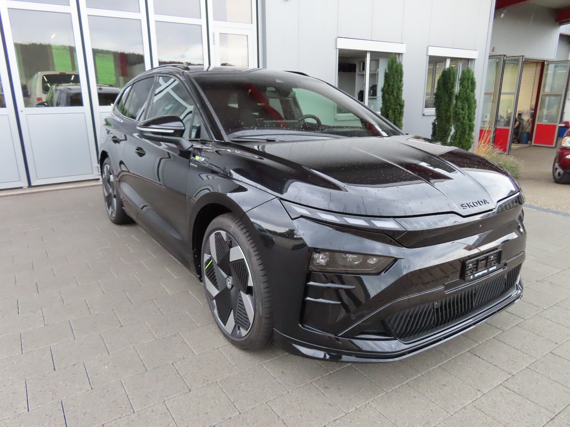 SKODA Enyaq 4x4 RS-image-4