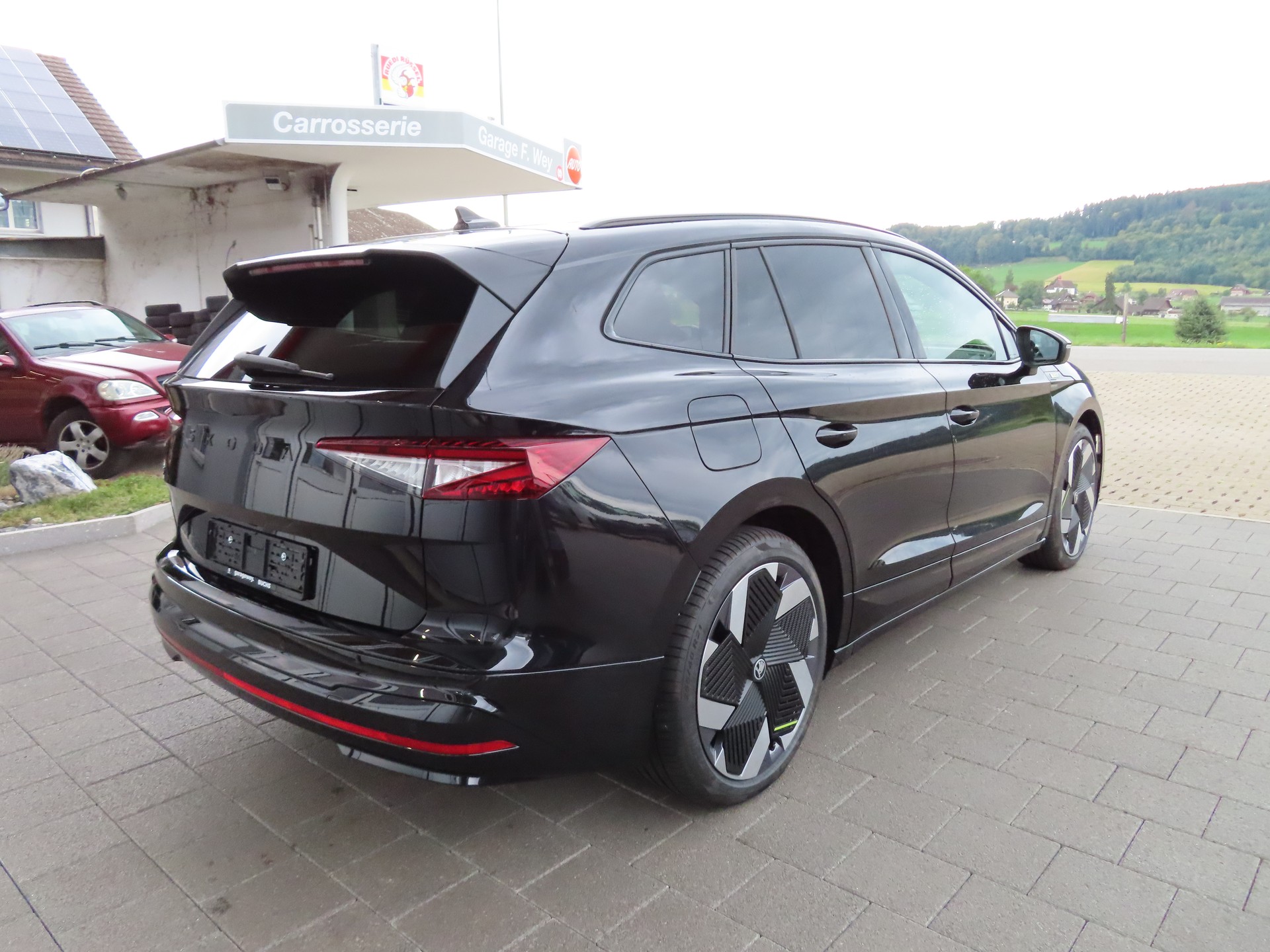 SKODA Enyaq 4x4 RS-image-3