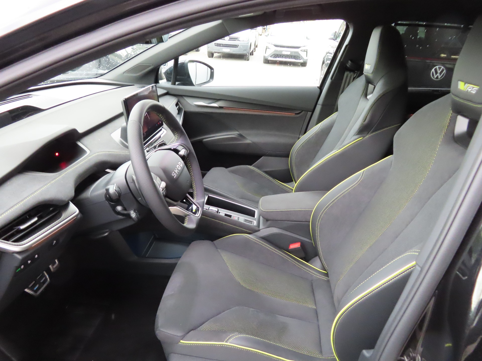 SKODA Enyaq 4x4 RS-image-8