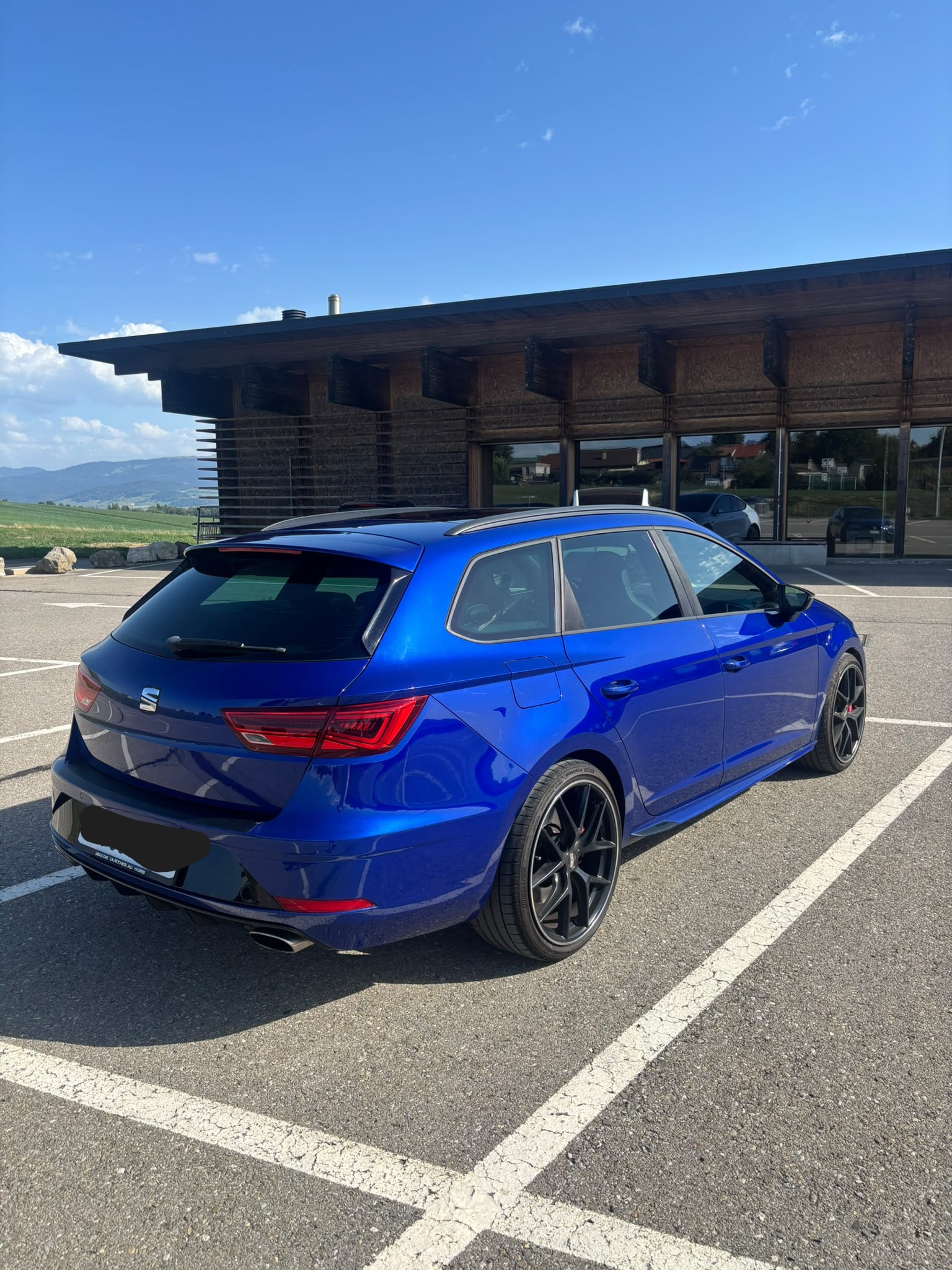 SEAT Leon ST 2.0 TSI Cupra 300 4 Drive DSG-image-5