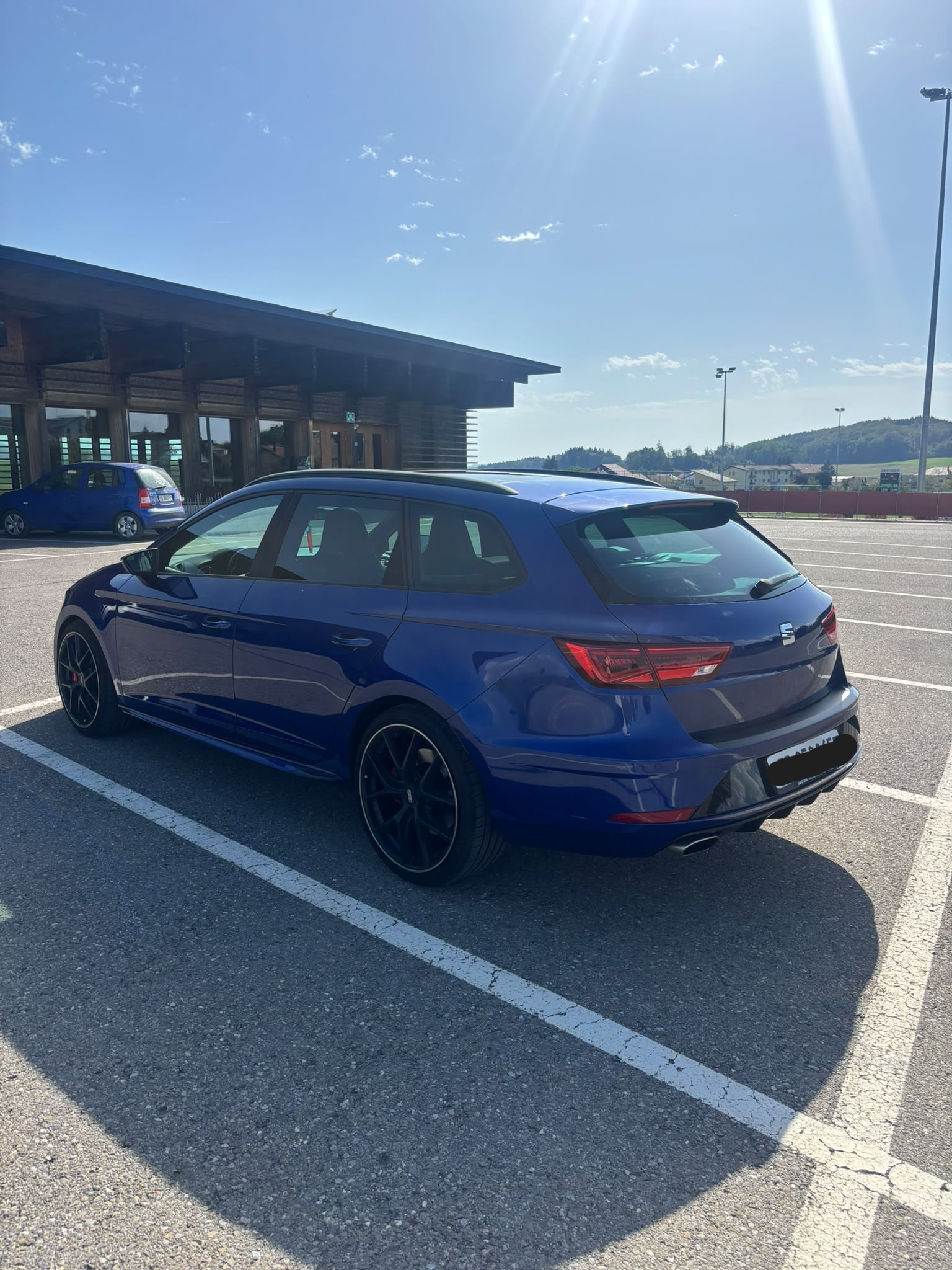 SEAT Leon ST 2.0 TSI Cupra 300 4 Drive DSG-image-4