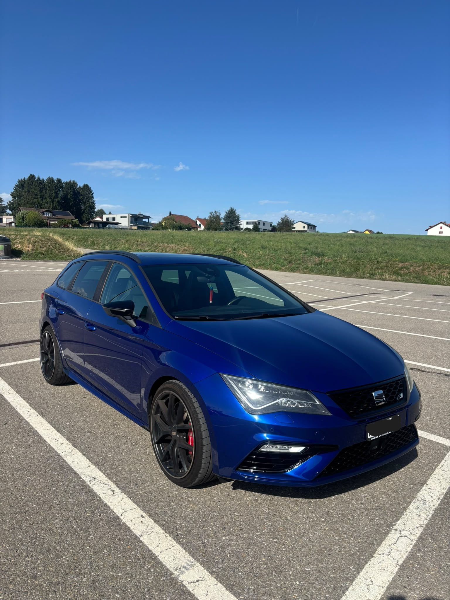 SEAT Leon ST 2.0 TSI Cupra 300 4 Drive DSG-image-0