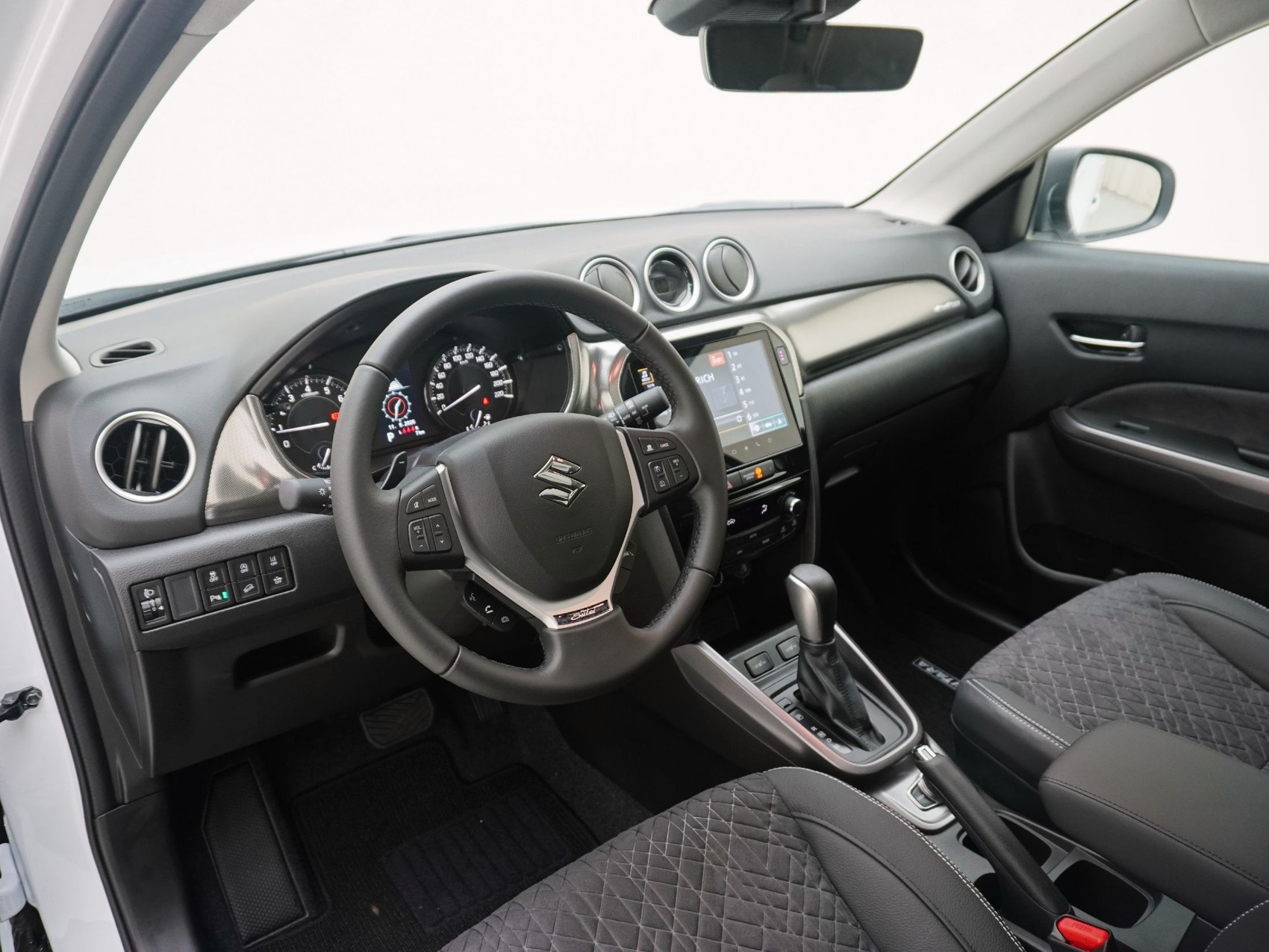SUZUKI Vitara 1.4 T Piz Sulai Top Hybrid 4x4-image-9